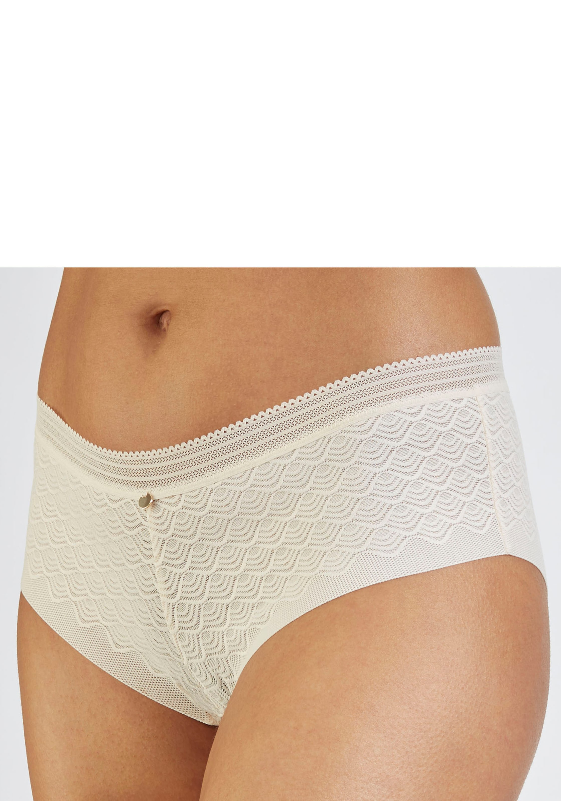 LASCANA Panty, aus Spitze in moderner Optik mit extraflachen Kanten