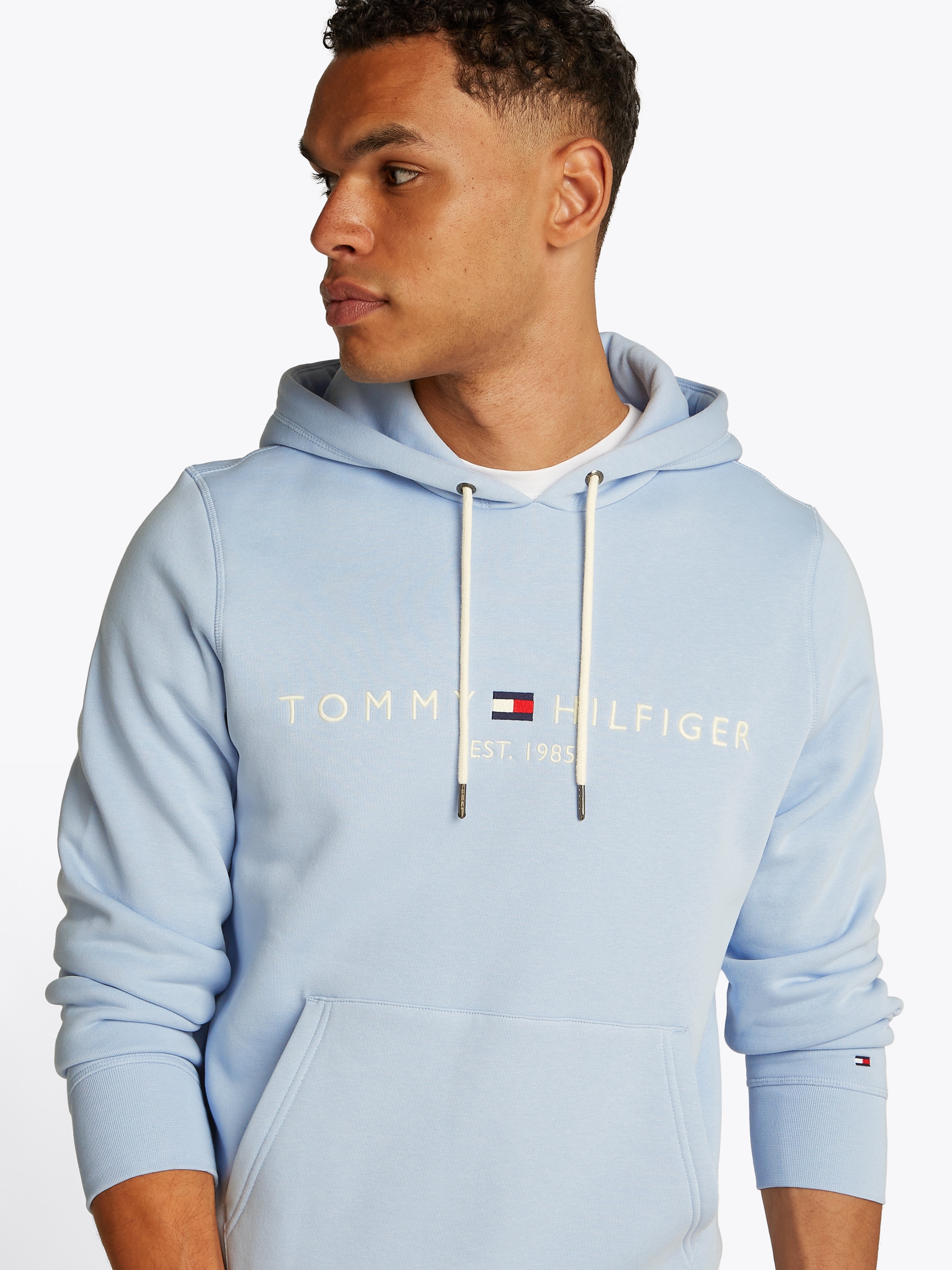 Tommy Hilfiger Kapuzensweatshirt »TOMMY LOGO HOODY«, mit Kapuze und Kängurutasche
