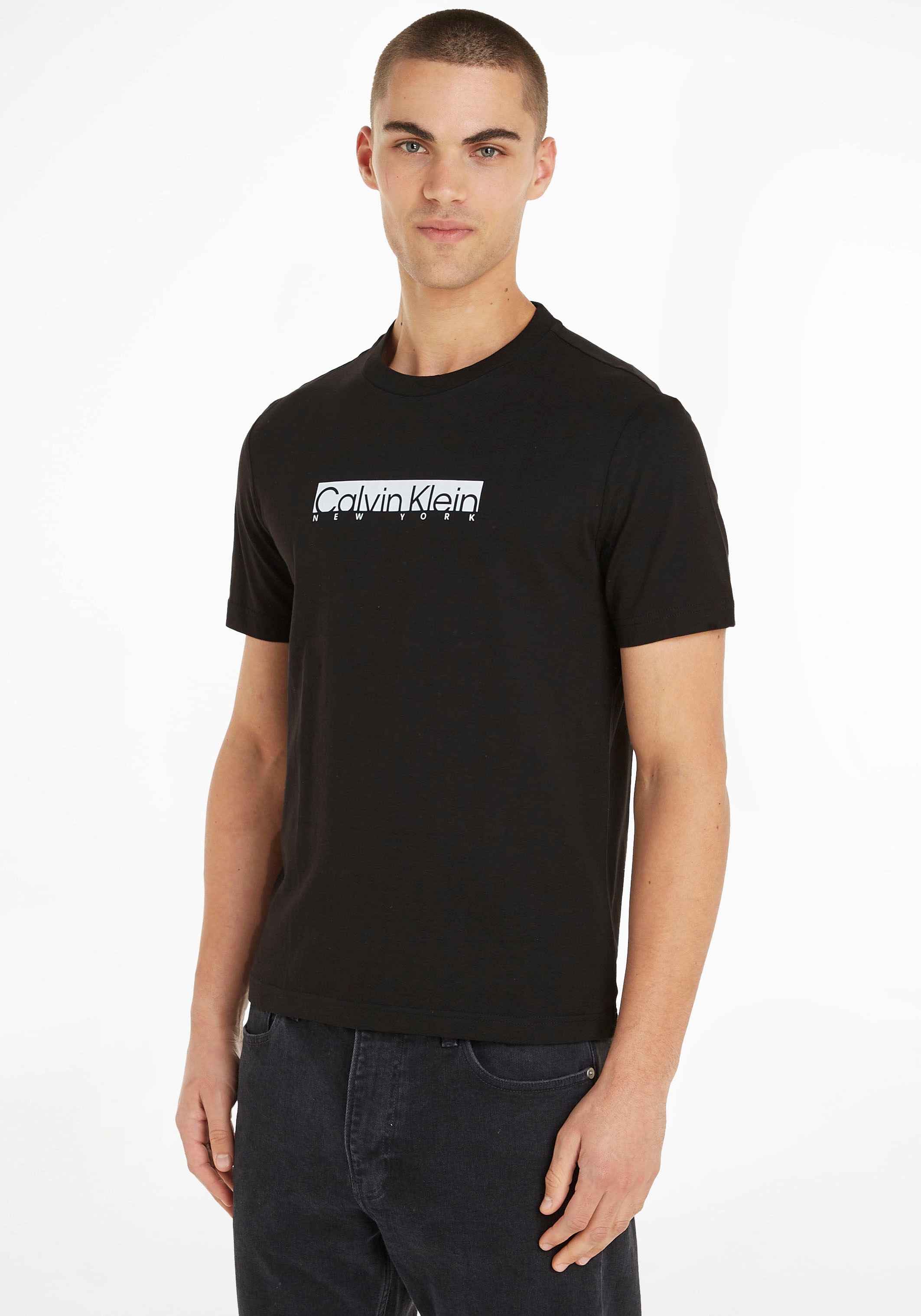Calvin Klein Kurzarmshirt, mit Calvin Klein Logo auf der Brust bei ♕