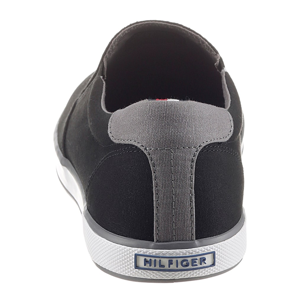 Tommy Hilfiger Slip-On Sneaker »ICONIC SLIP ON SNEAKER«, Slipper, Freizeitschuh, Halbschuh mit seitlichen Stretcheinsätzen