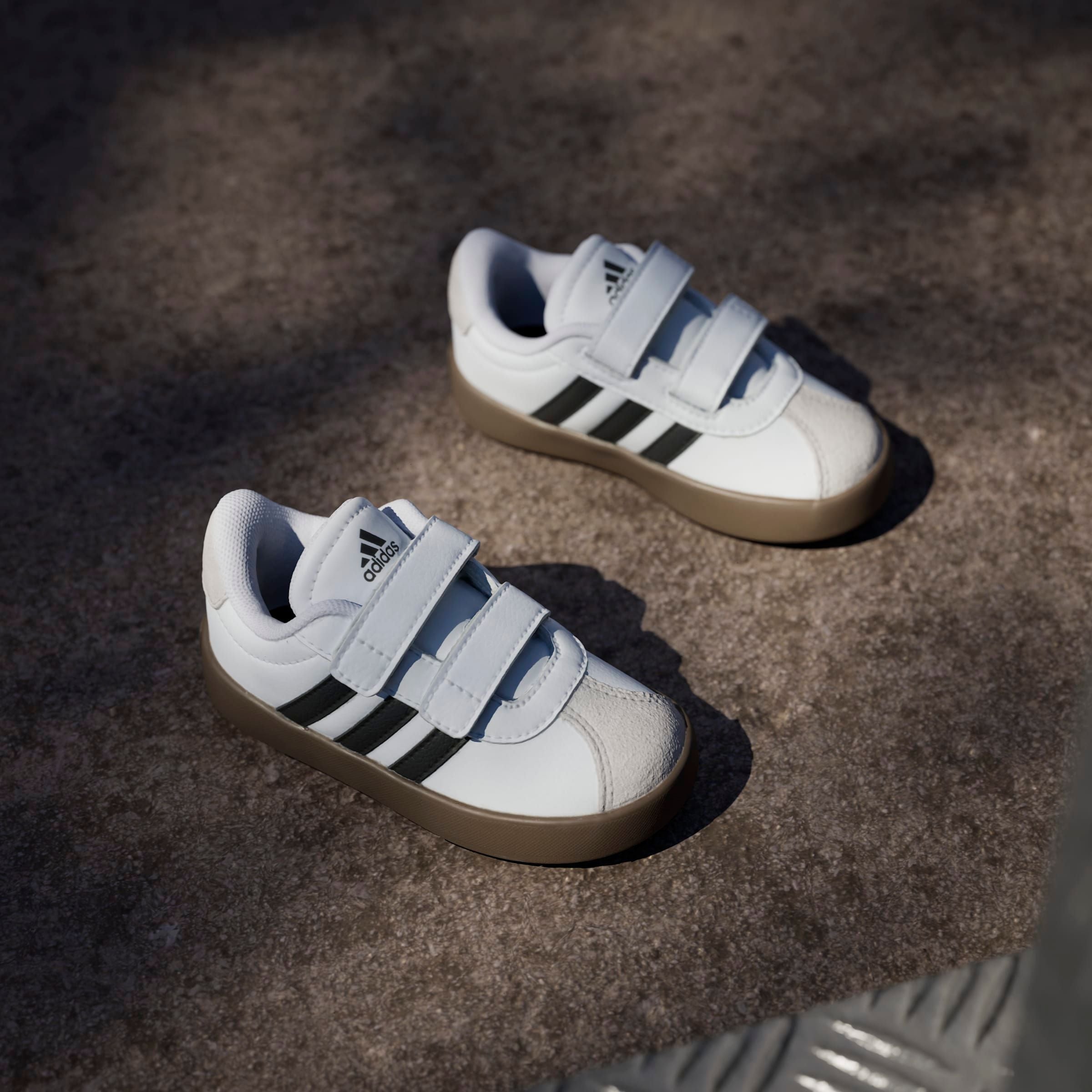 adidas Sportswear Klettschuh »VL COURT 3.0 KIDS«, inspiriert vom Design des adidas samba