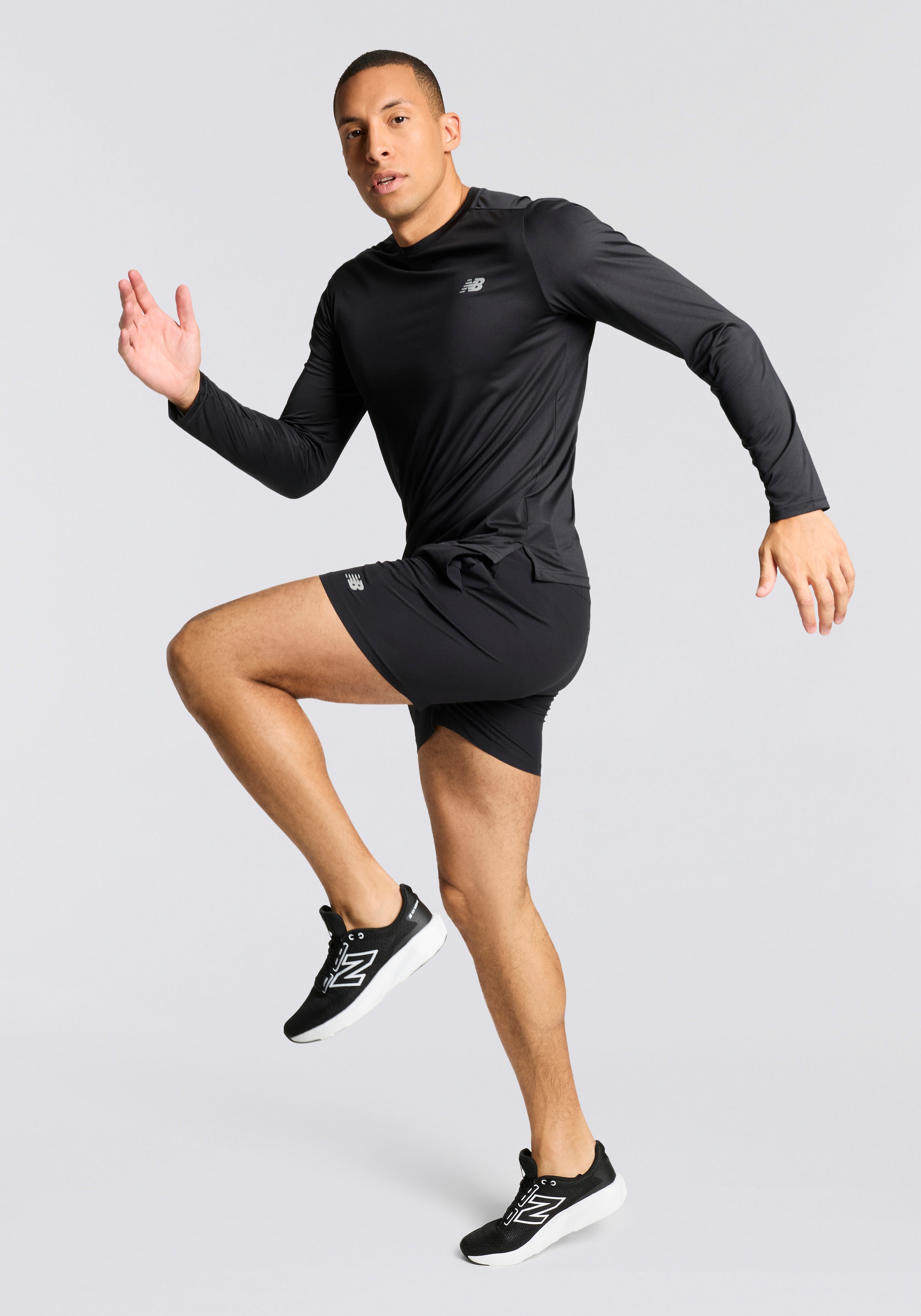New Balance Laufshorts »SPORT ESSENTIAL SHORT 5«  für Laufen und Fitness, in sportlichem Stil, feuchtigkeitsabweisend
