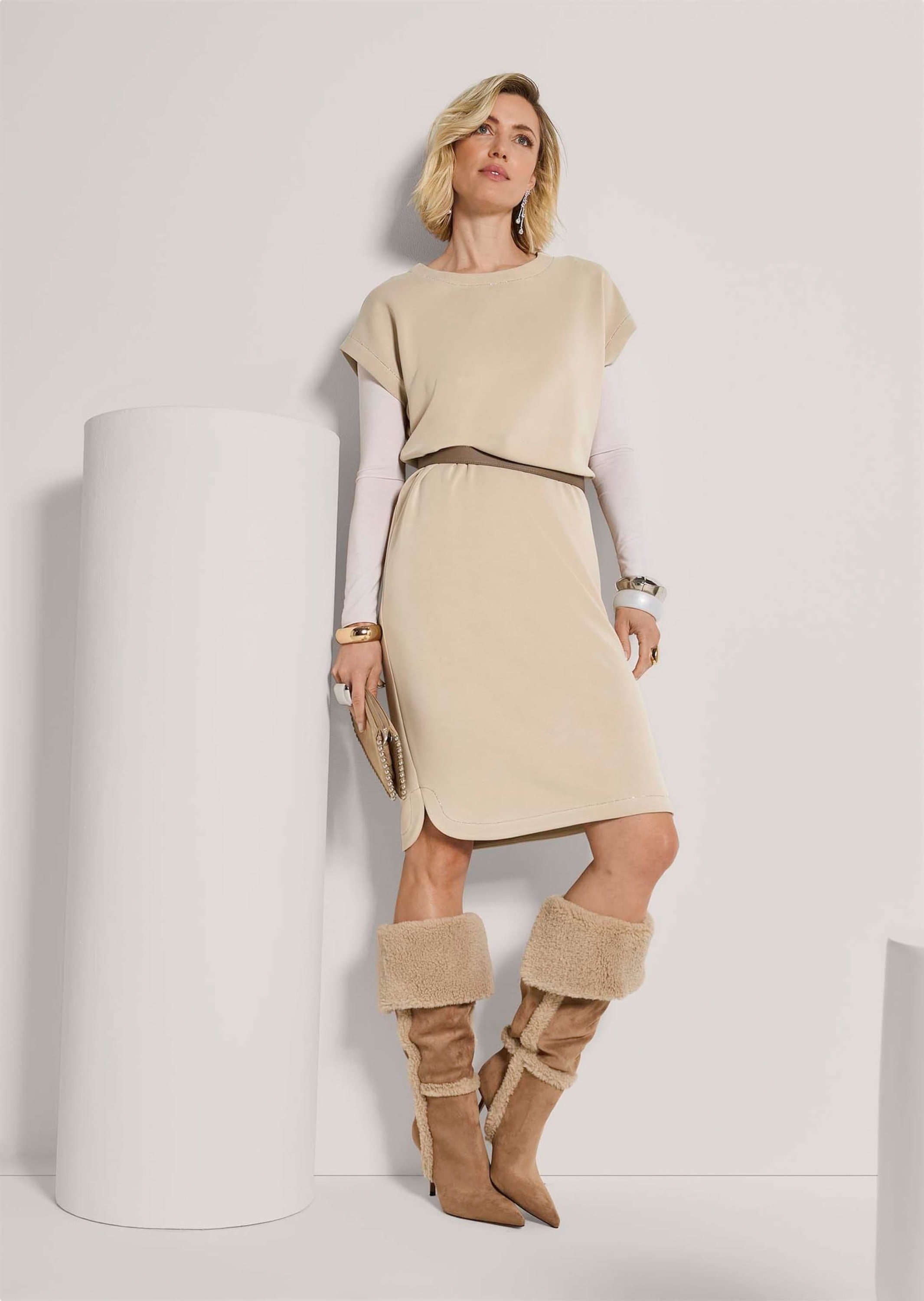 MADELEINE Midikleid »Kleid Ärmelloses Sweatkleid mit Perlenband« Ohne Tasche