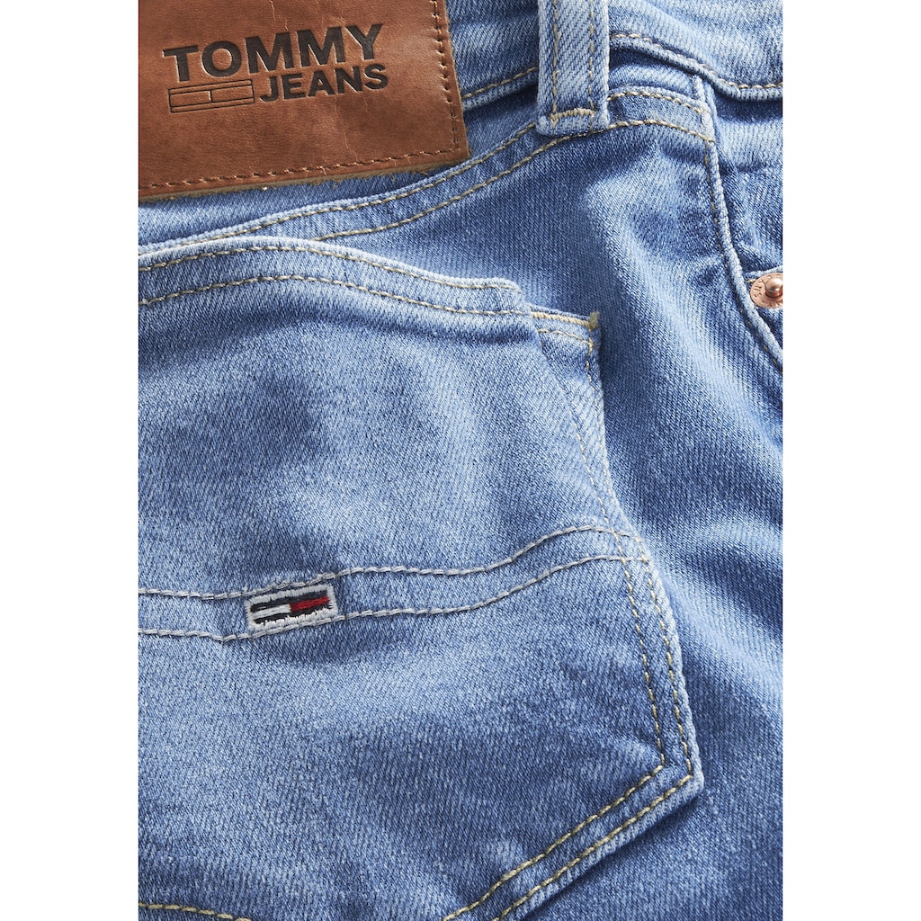 Tommy Jeans Skinny-fit-Jeans »NORA MR SKNY CE237«, mit Tommy Jeans Logo-Badge & Stickereien