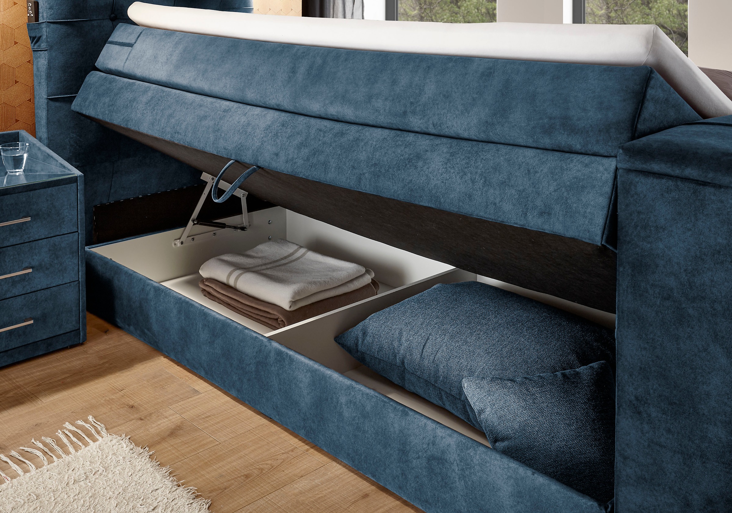 set one by Musterring Boxspringbett »Richmond«, mit Duo-Matratze (H2/H3), versenkbarer TV-Halterung (bis 40 Zoll) und Fernbedienung. Wahlweise mit/ohne Bettkasten
