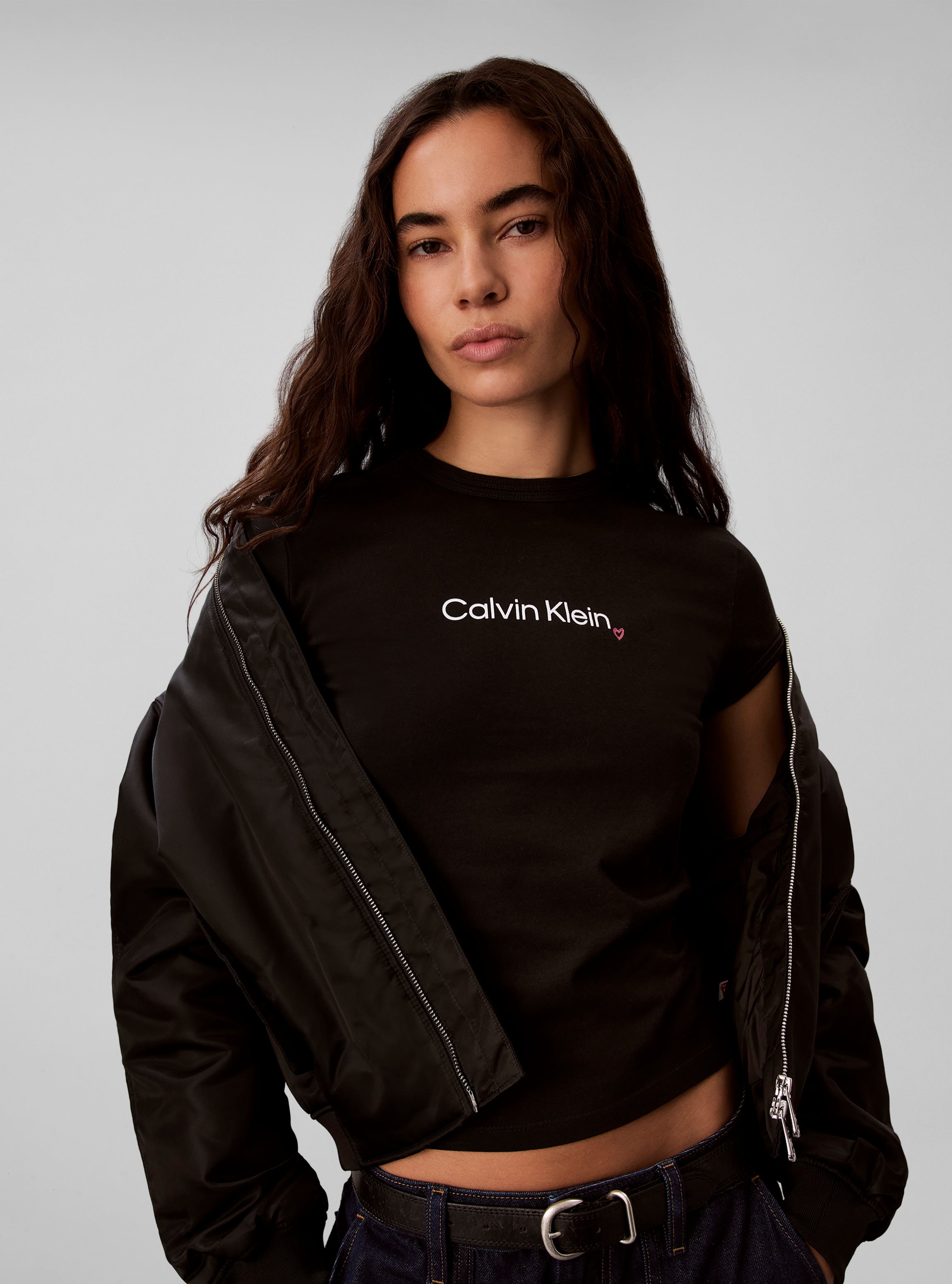 Calvin Klein Jeans T-Shirt »SLIM FIT HEART LOGO TEE« Slim fit, Logoschriftzug
