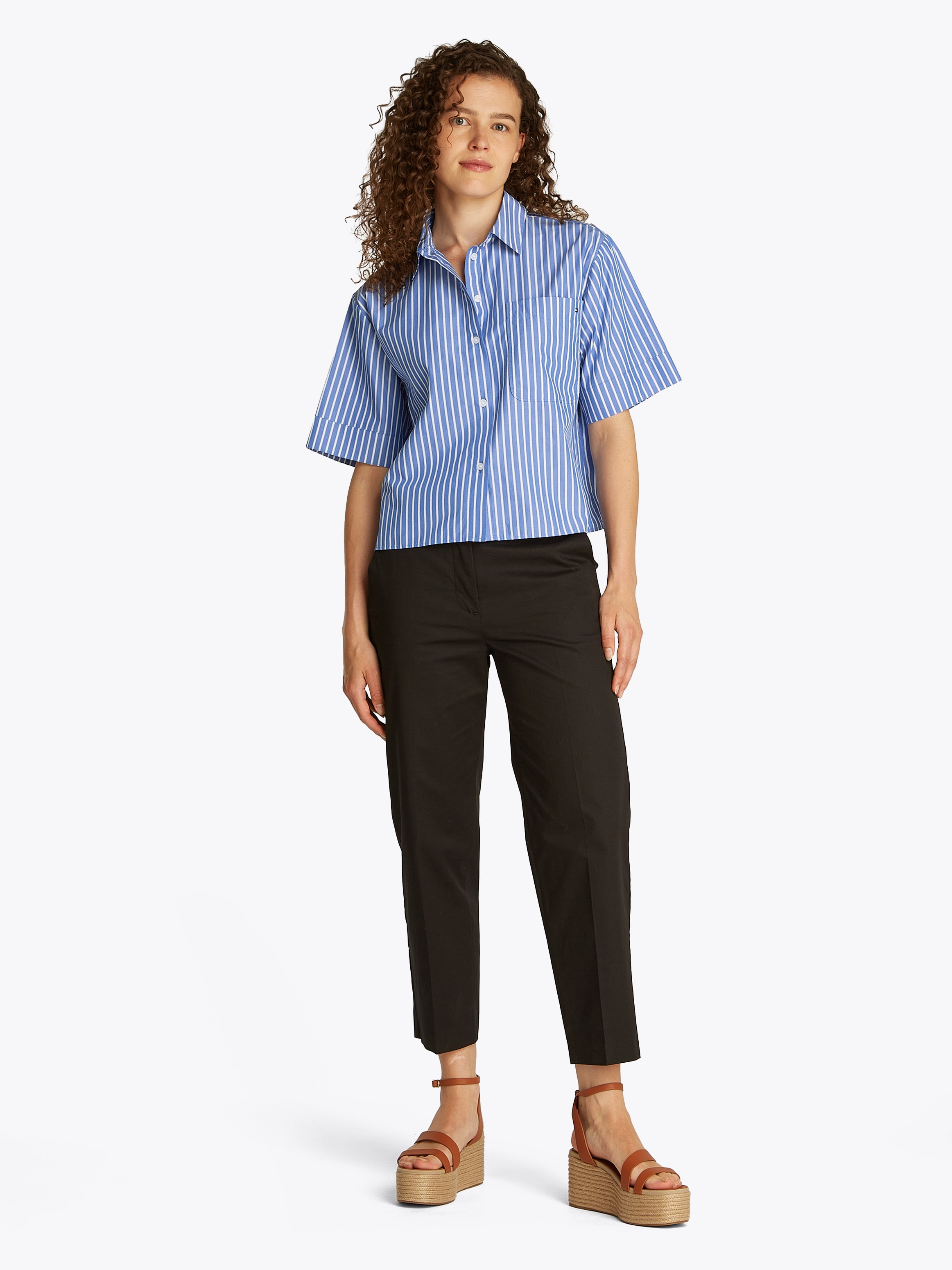Tommy Hilfiger Kurzarmshirt »POPLIN BOXY SHORT S/S SHIRT«, mit Brusttasche, Logostickerei