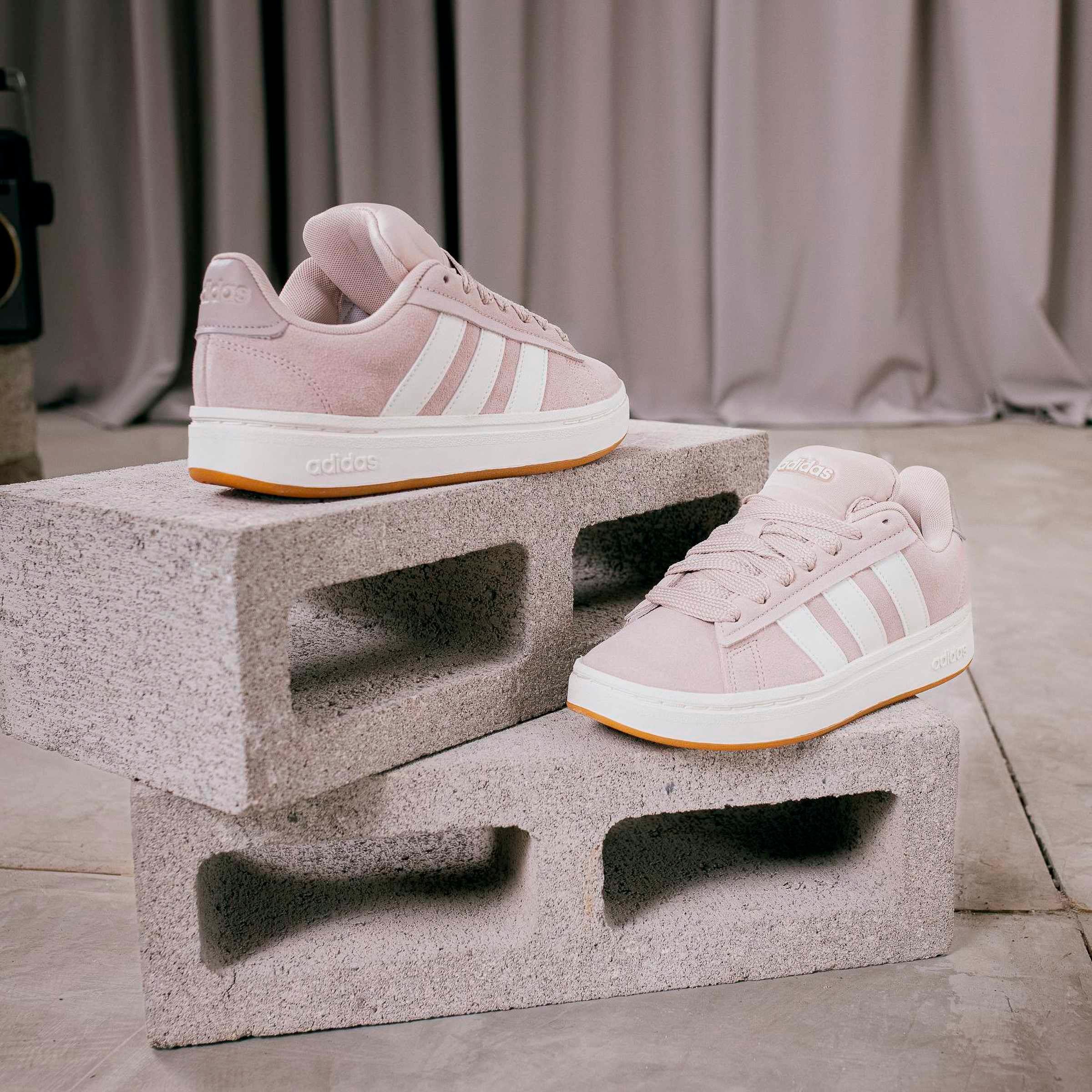 adidas Sportswear Sneaker »GRAND COURT ALPHA«  inspiriert vom Design des adidas campus 00