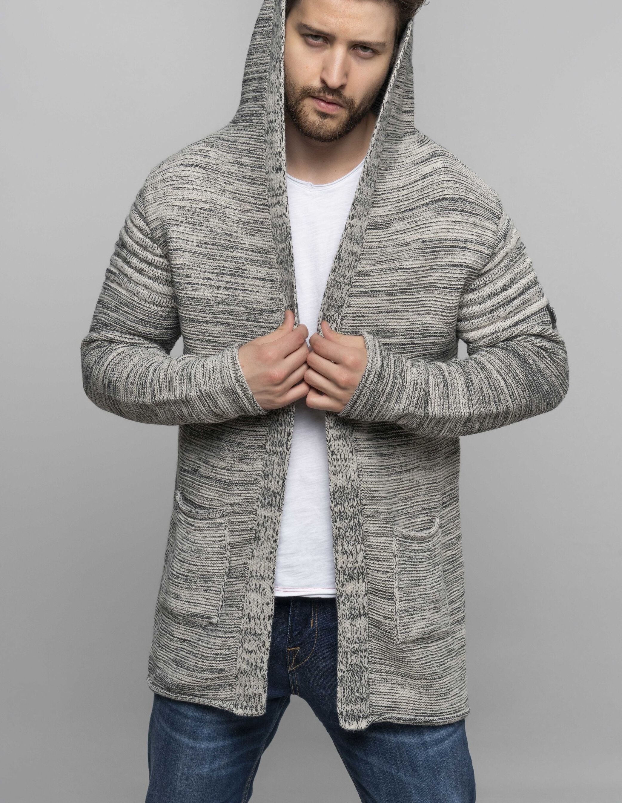 CARISMA Strickjacke »CARISMA Strickjacke« mit Logopatch