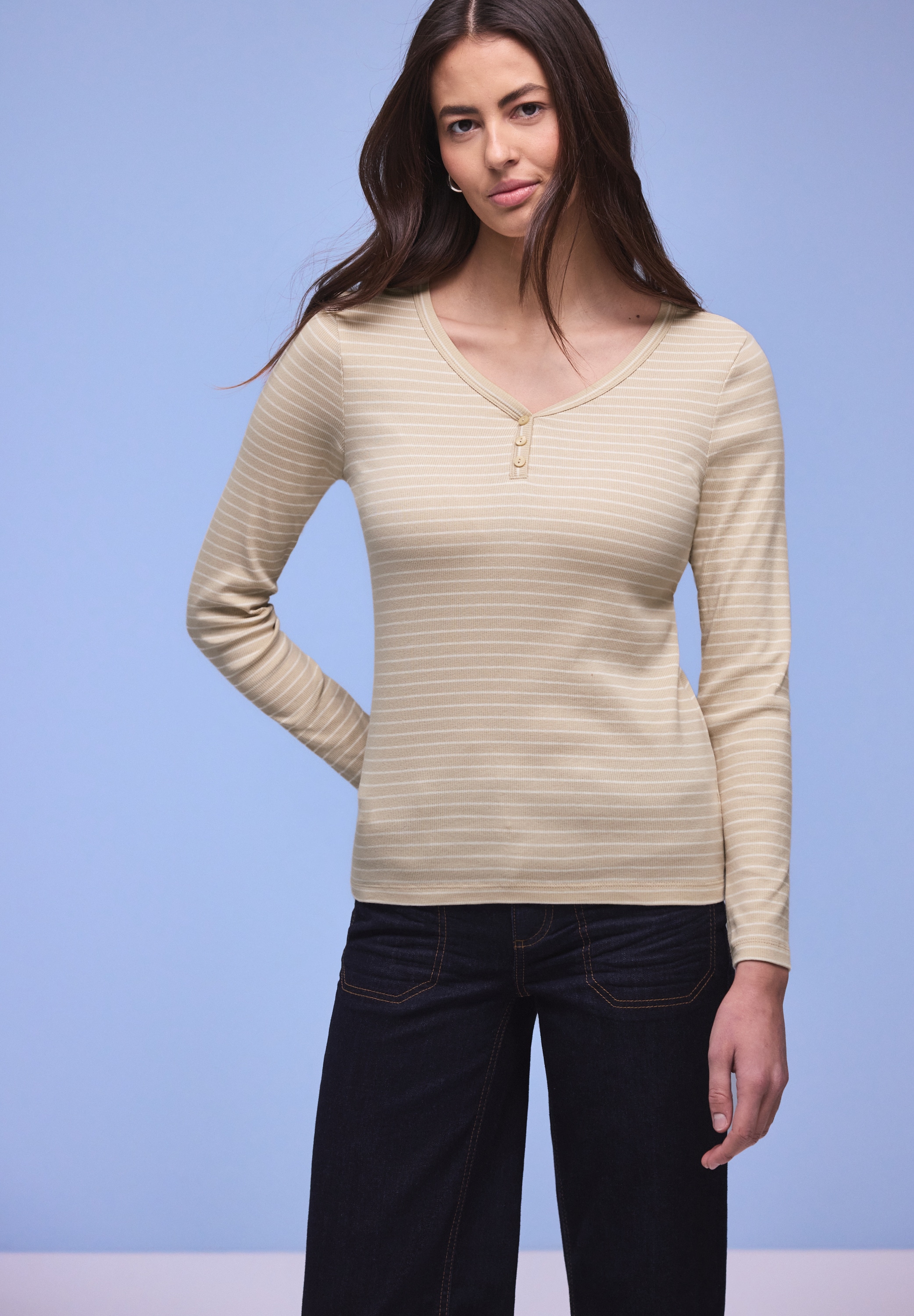 STREET ONE Langarmshirt im Streifen-Design und mit V-Ausschnitt