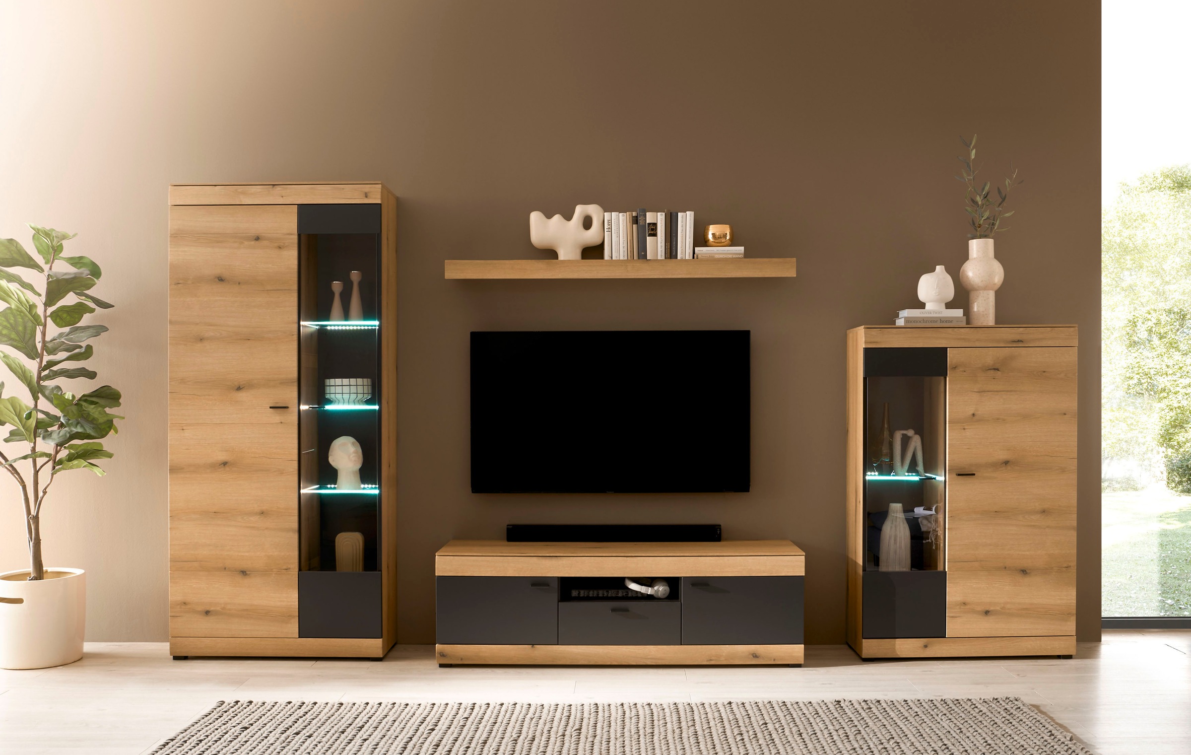 Home affaire Lowboard »Soleto, moderner TV-Schrank, Kommode, TV-Unterschrank« zeitlos, schwarze Griffe aus Metall, ausreichend Stauraum