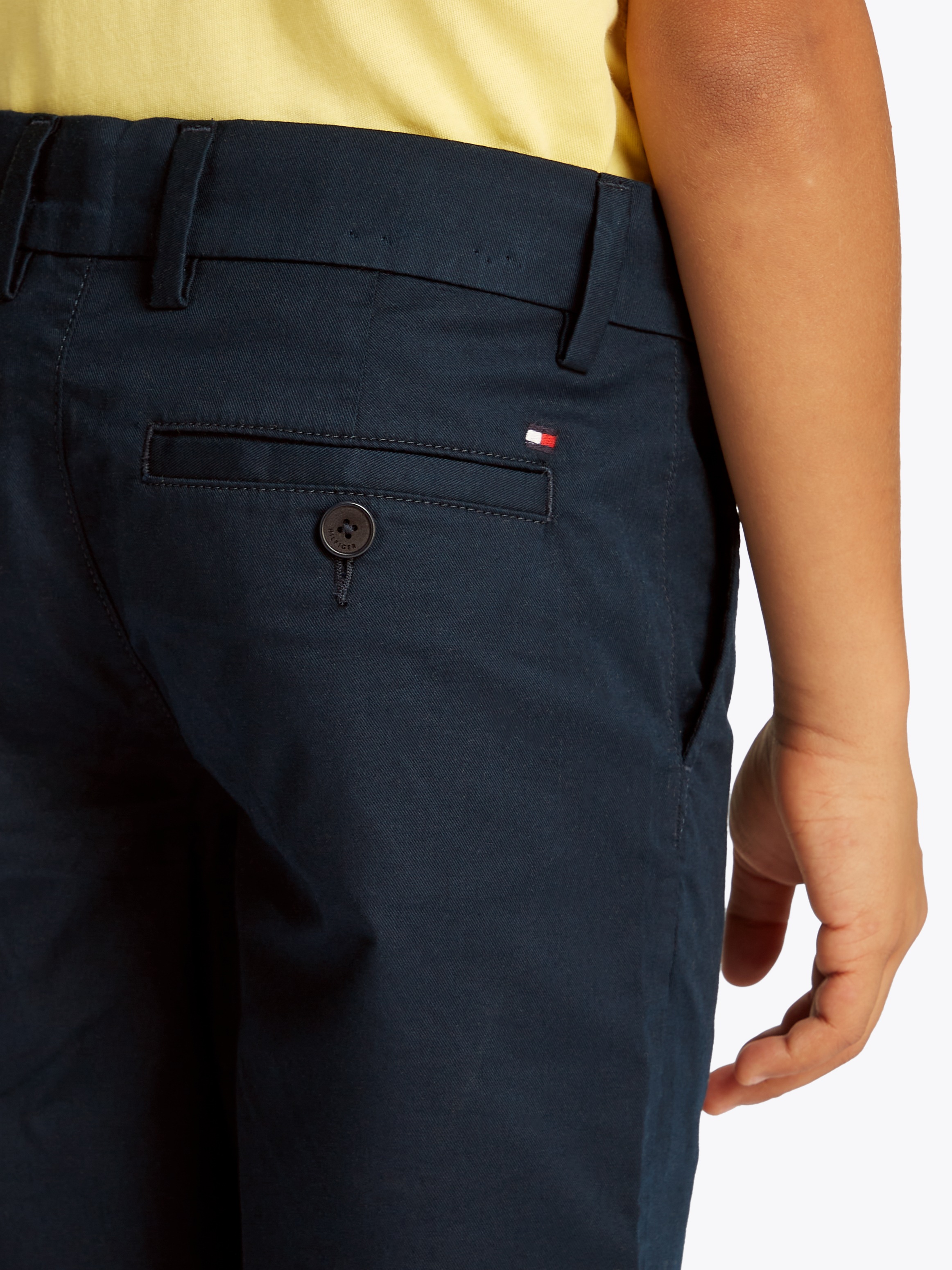 Tommy Hilfiger Shorts »1985 CHINO SHORT«, mit Logostickerei