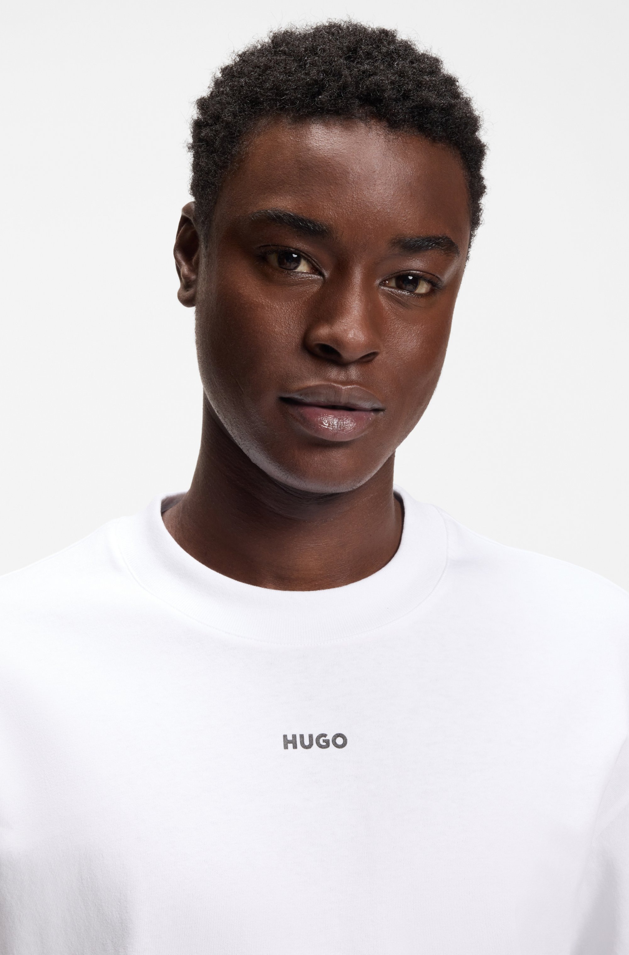 HUGO T-Shirt Rundhalsausschnitt, Relaxed Fit, Logo-Print