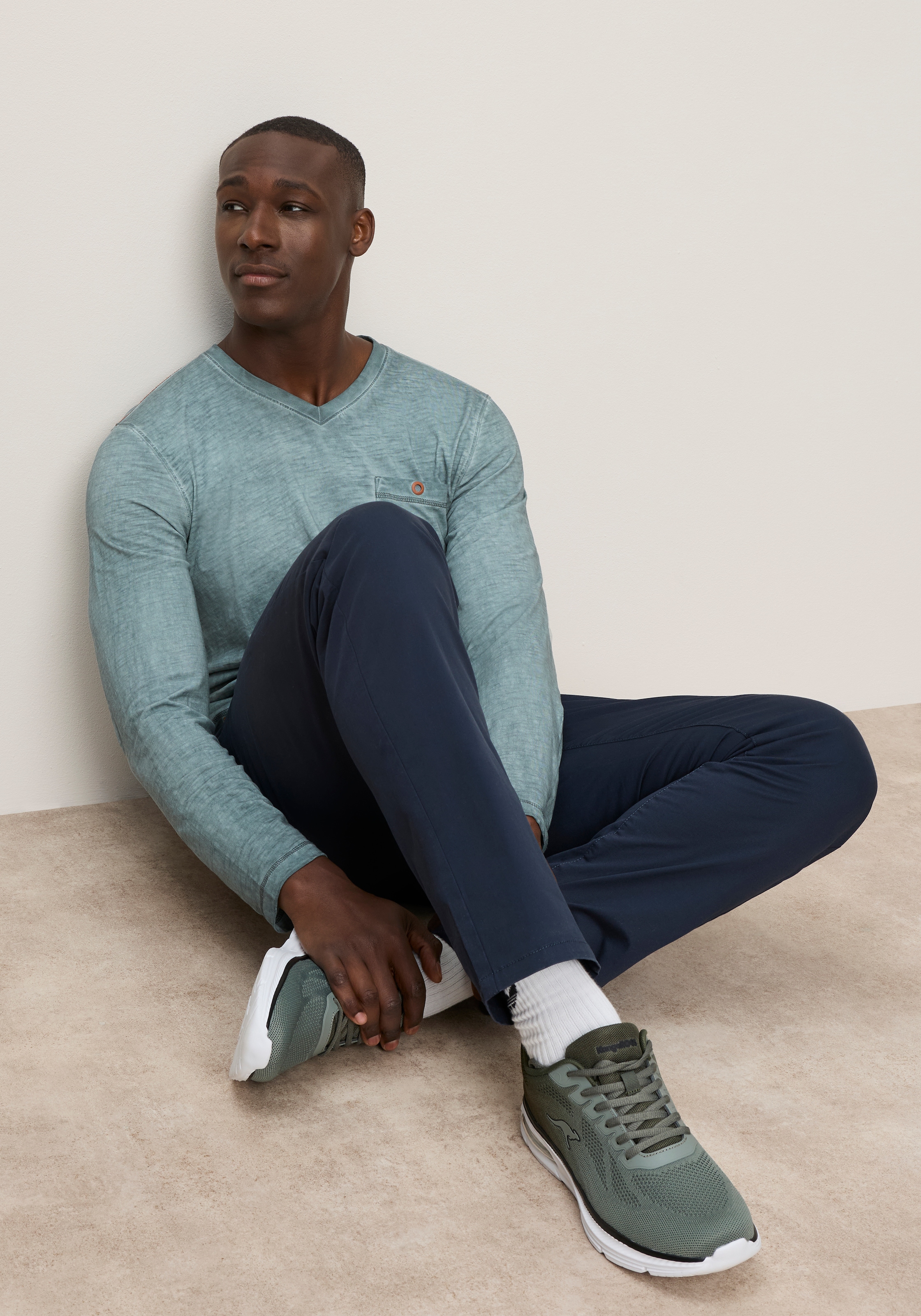 KangaROOS Langarmshirt mit V-Ausschnitt, Langarm-Design, aus Slub-Material