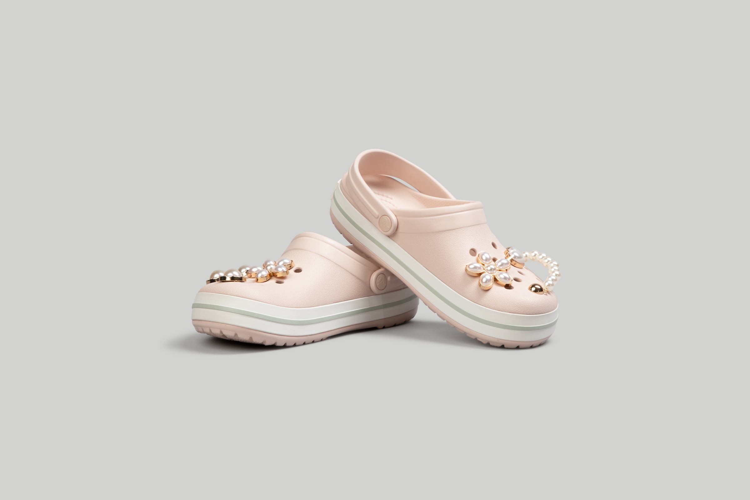 Crocs Clog »Crocband Clog«, Sommerschuh, Schlappen, Hausschuh mit zweifarbiger Laufsohle