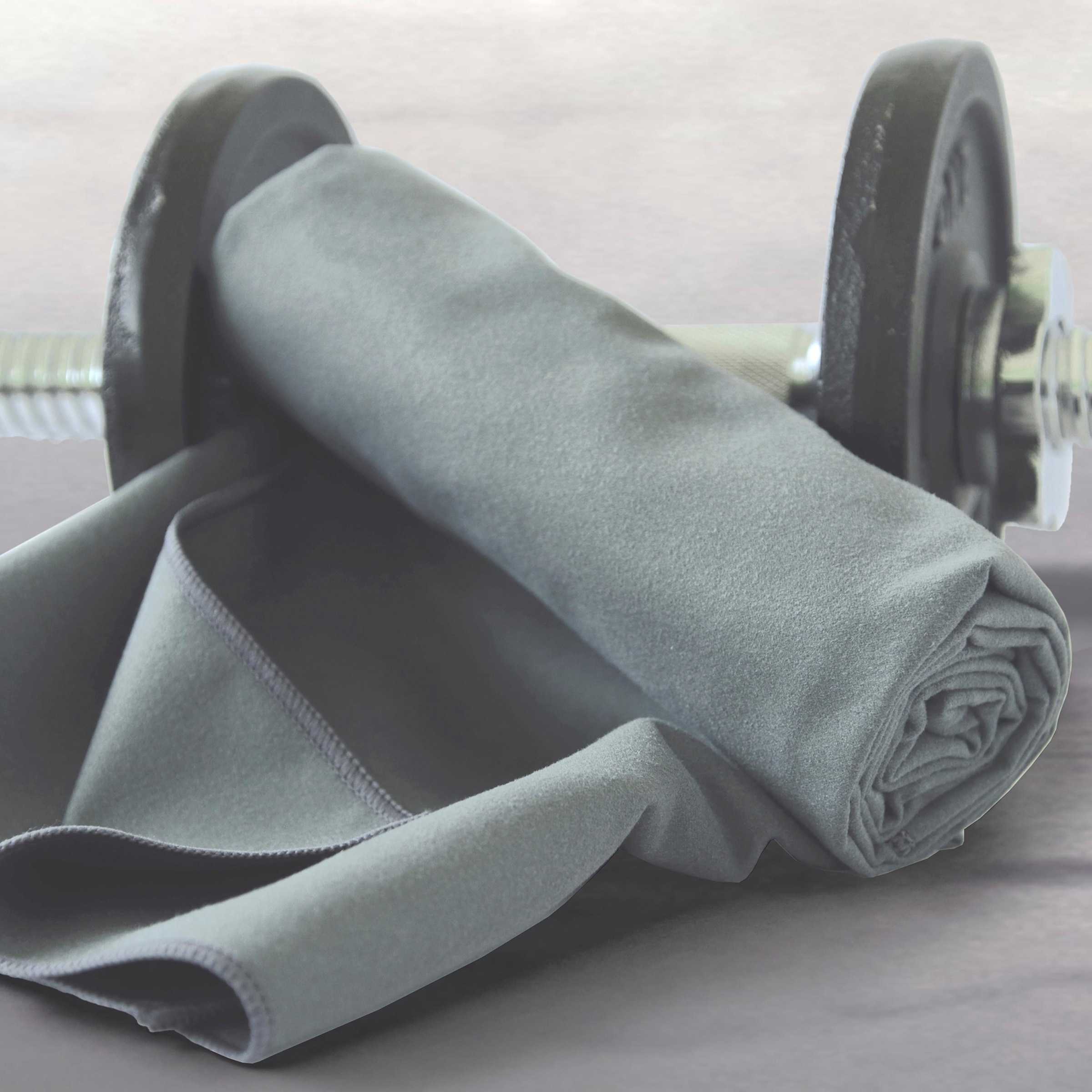 Dyckhoff Sporthandtuch »Sporttuch Mikrofaser« im Set, mit Meshtasche, ideal für Sport, Reisen und Camping