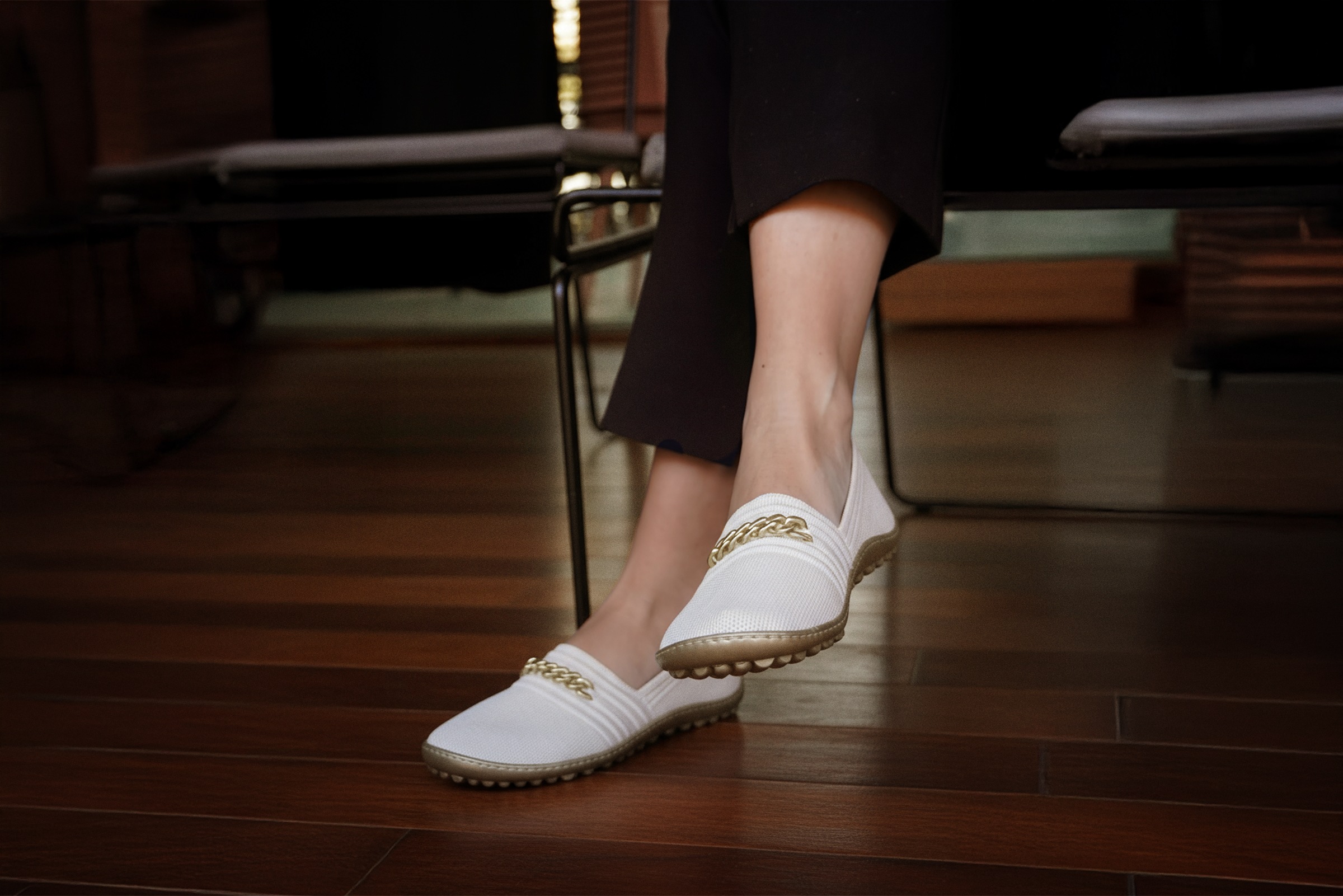 Leguano Barfußschuh »LADY FAMOUS«  Flats, Ballerina, Bequemschuh mit goldfarbener Zierkette