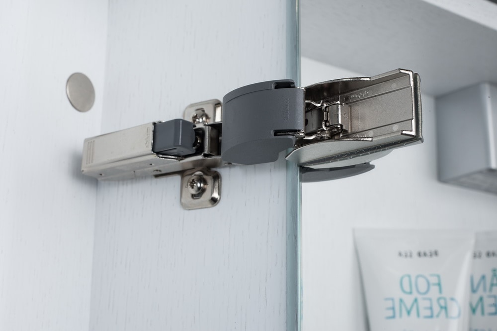 welltime Spiegelschrank »D-Line«, Badmöbel, 121,5 cm breit, doppelseitig verspiegelt, LED-Beleuchtung