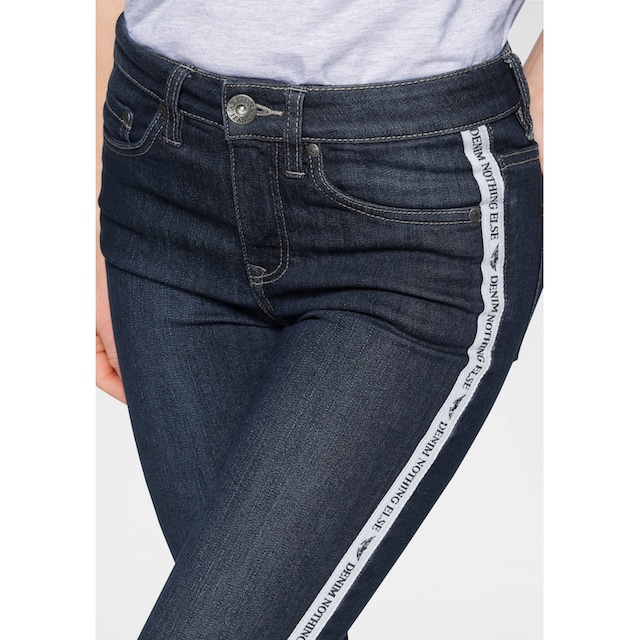 Arizona Slim-fit-Jeans, High Waist mit coolem Seitenstreifen bei ♕