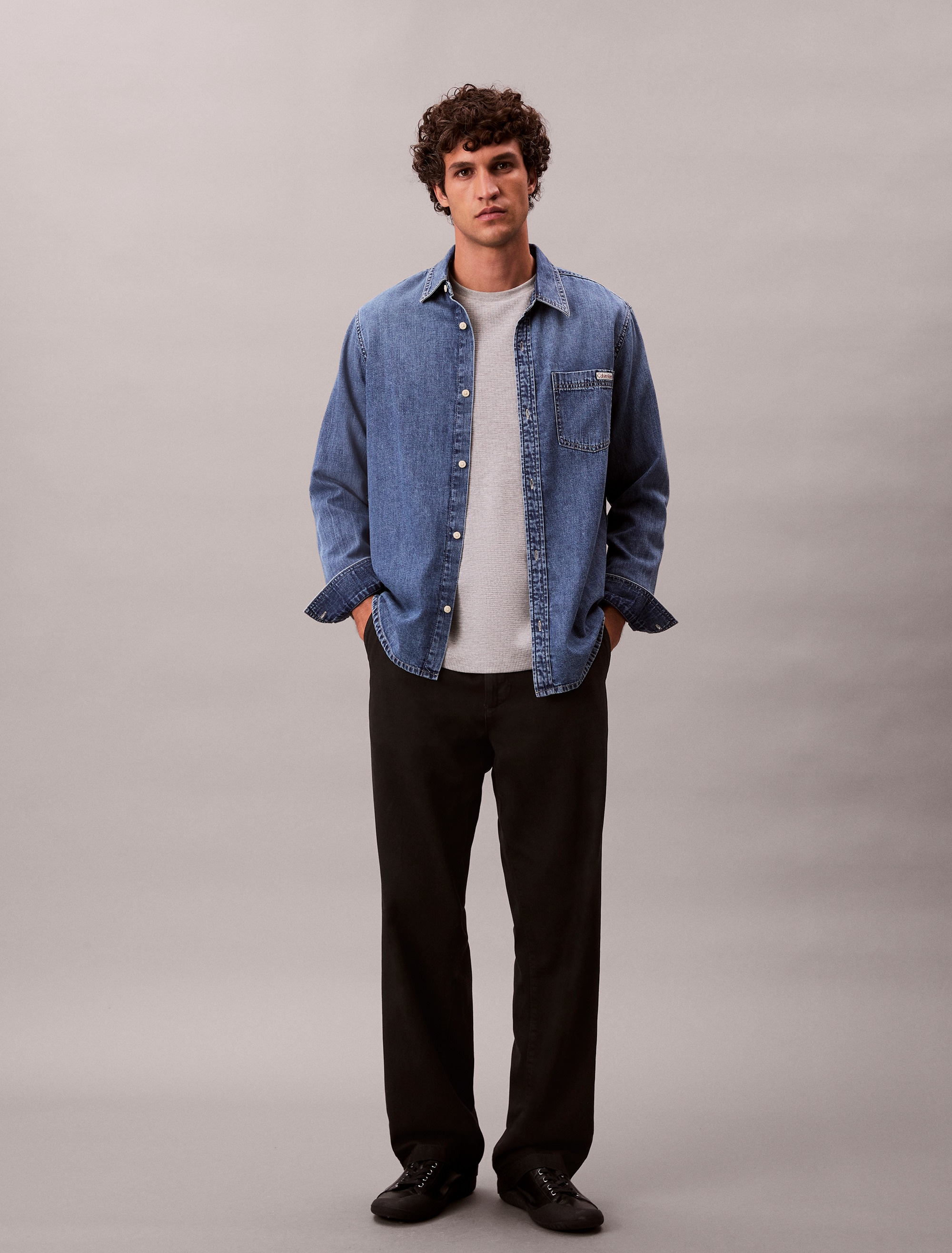 Calvin Klein Jeans Langarmshirt »LS WAFFLE BADGE CREWNK TEE«, Mit Rundhalsausschnitt