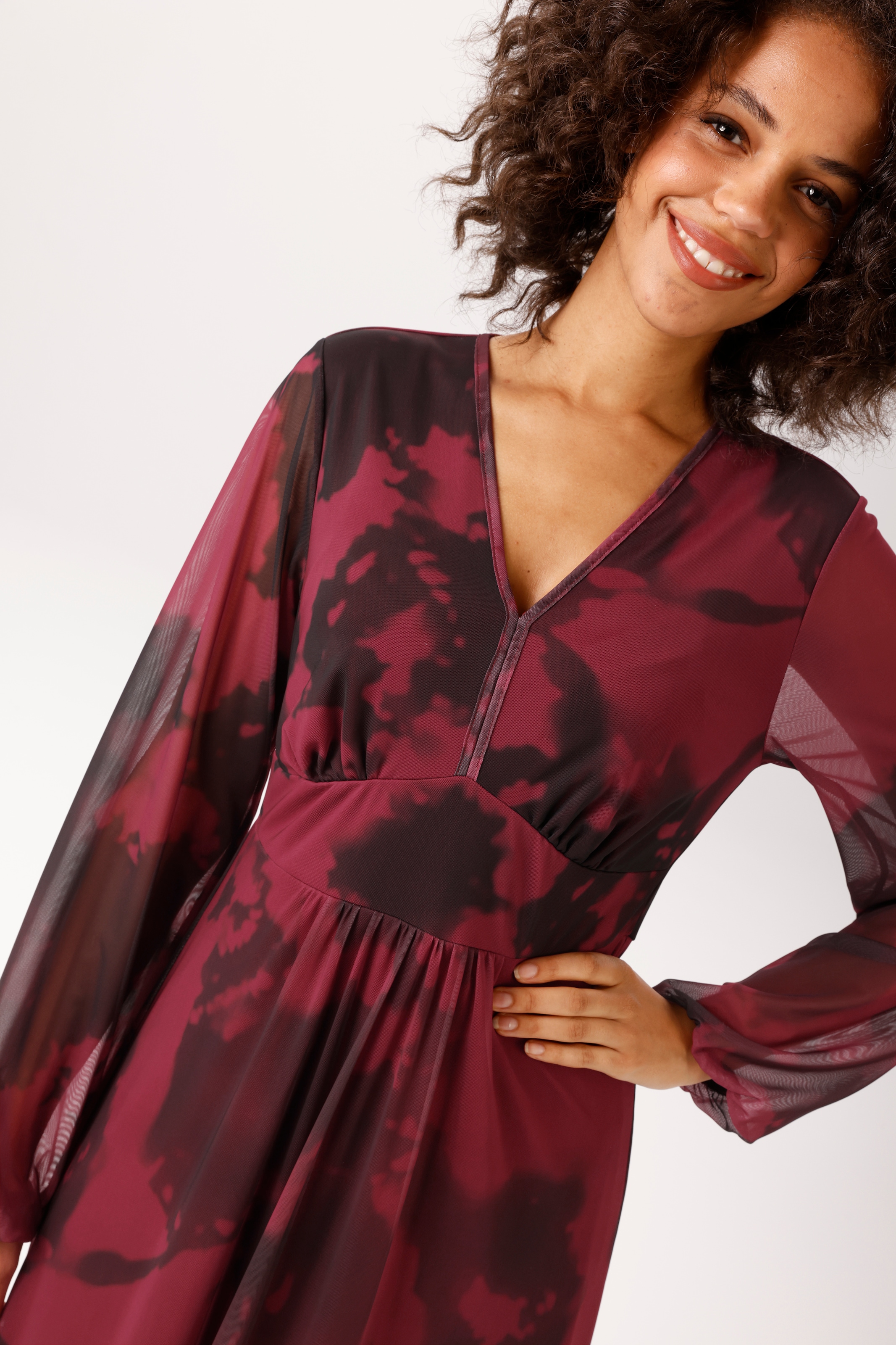 Aniston CASUAL Maxikleid mit großflächigen, grafischen Batik-Druck - NEUE KOLLEKTION
