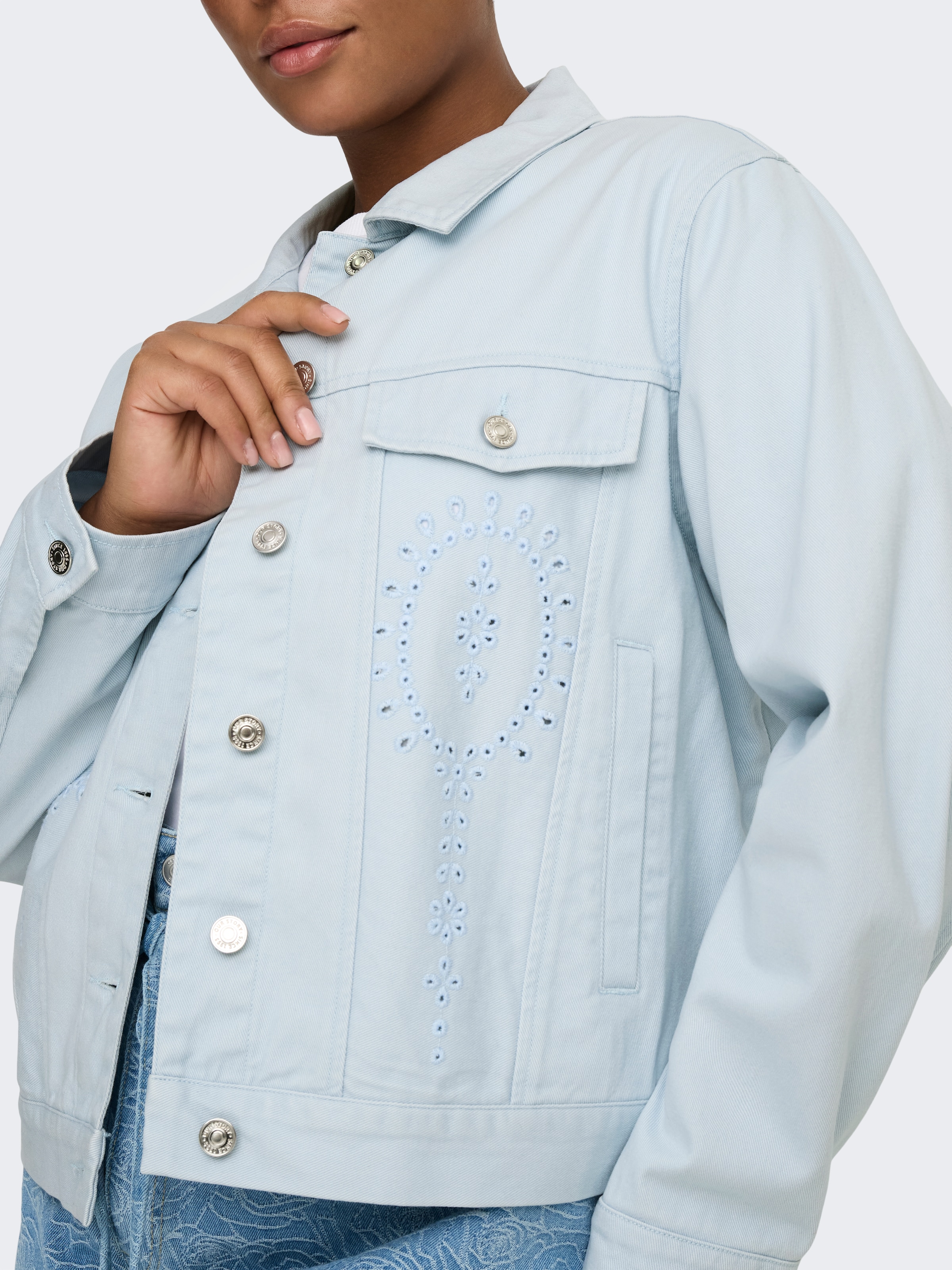 ONLY CARMAKOMA Jeansjacke »CARELSA CROCHET DENIM JACKET OTW« mit Stickerei Detail