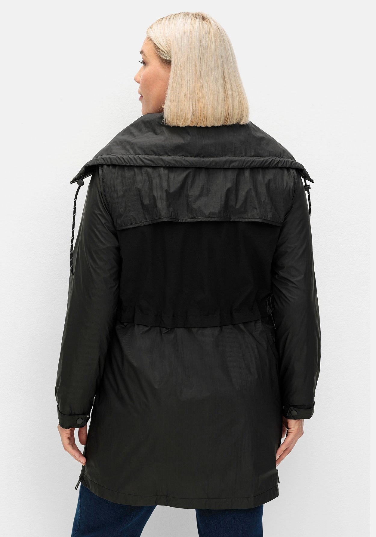 Sheego Outdoorjacke »Leichte Outdoorjacke in leichter, wasserabweisender Qualität«