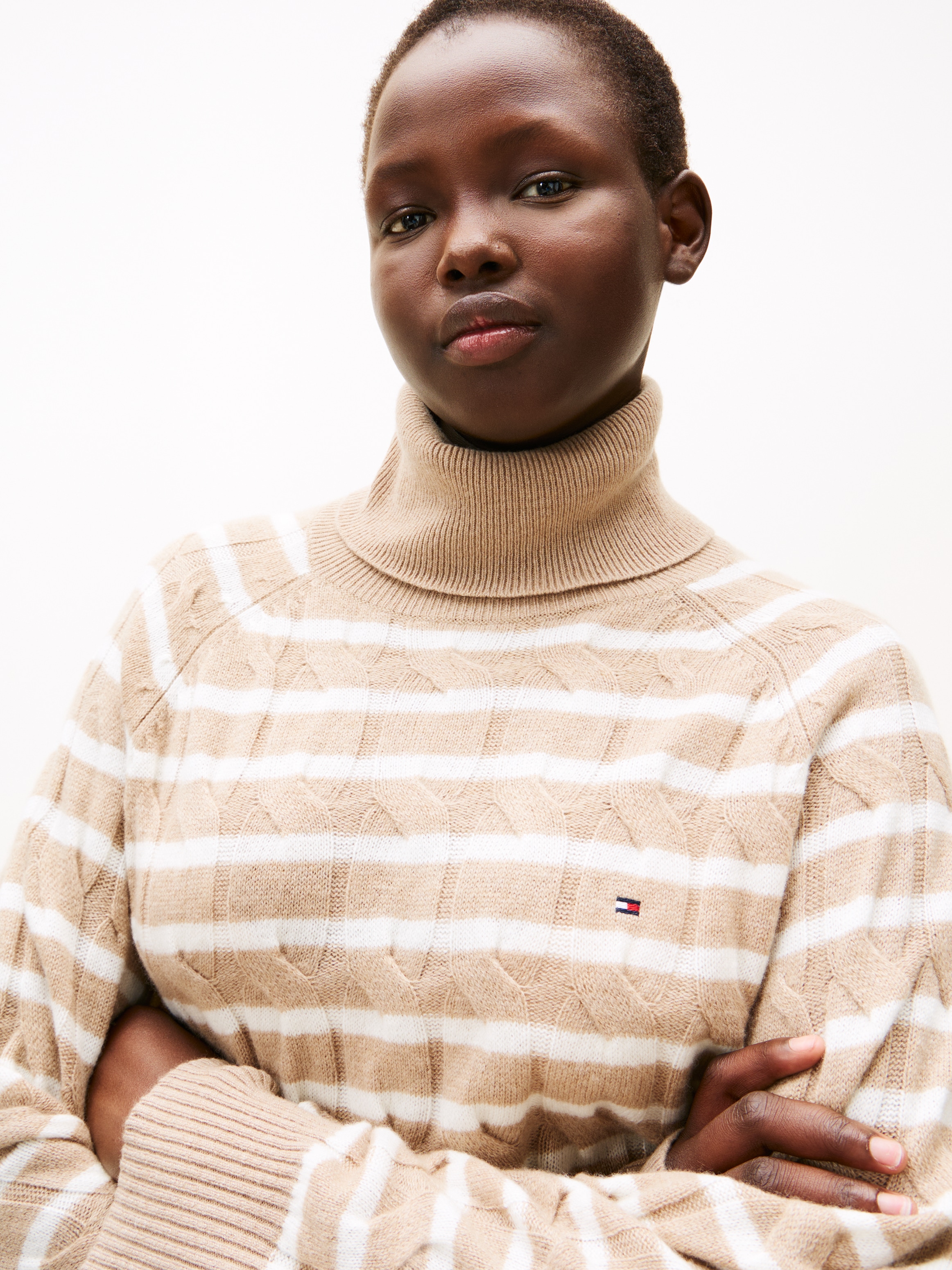 Tommy Hilfiger Curve Rollkragenpullover »CRV SOFT WOOL CABLE ROLL-NK SWT« in großen Größen, mit Zopfmuster, aus reiner Wolle