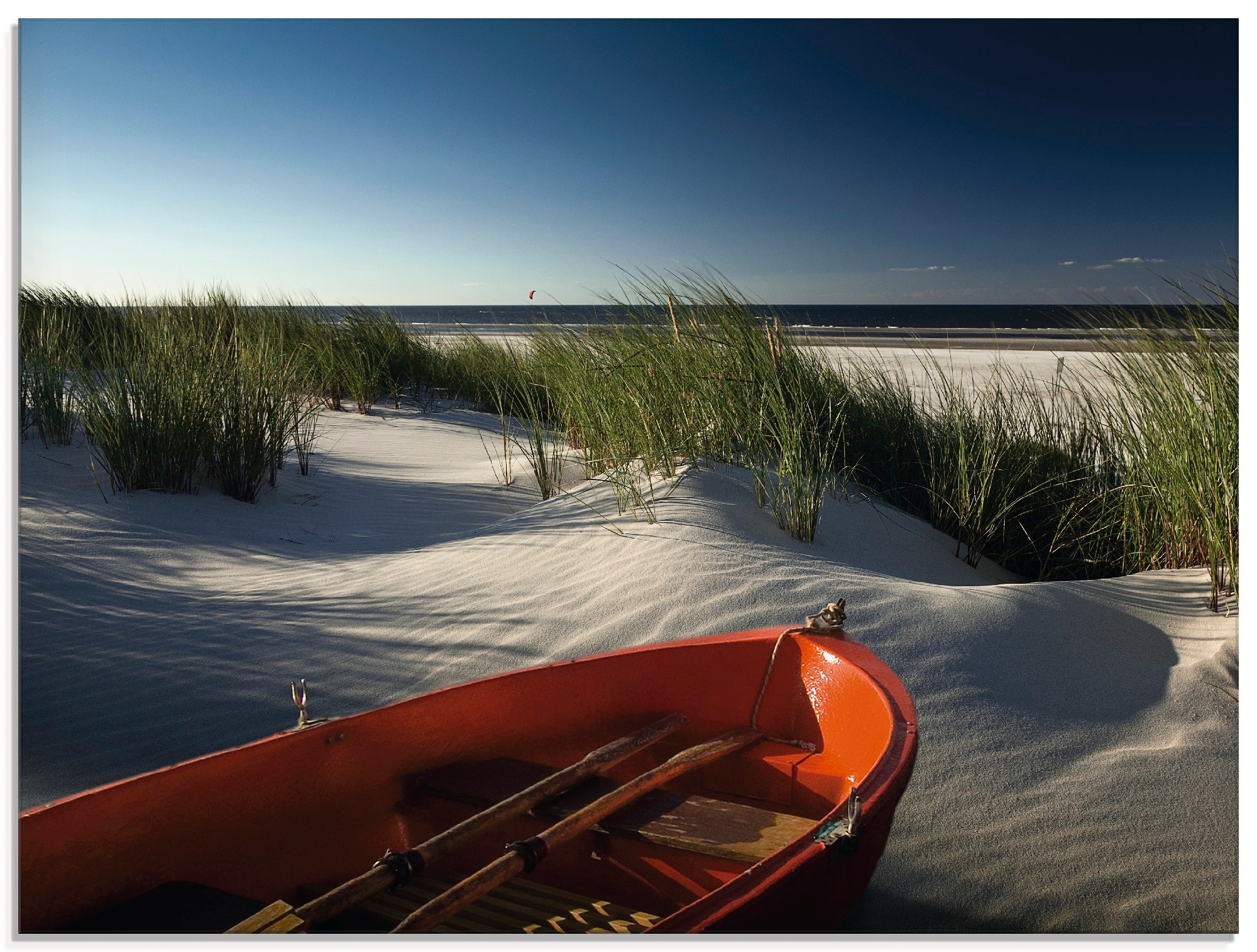 Artland Glasbild »Rotes Boot am Strand...«, Boote & Schiffe, (1 St.), in verschiedenen Größen