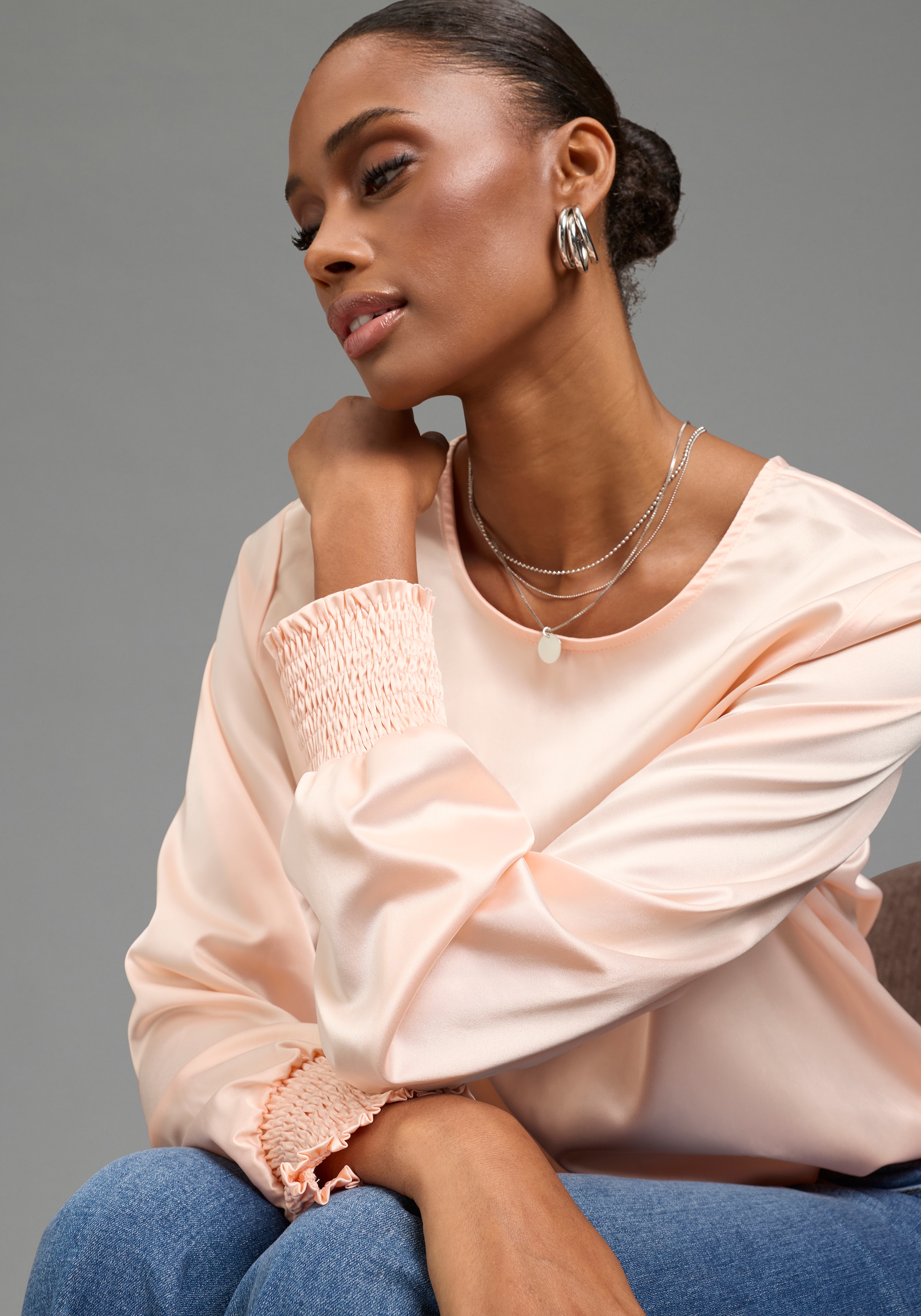 Laura Scott Schlupfbluse Festliche Satin-Bluse, Elastikbündchen am Ärmel, glänzender Stoff
