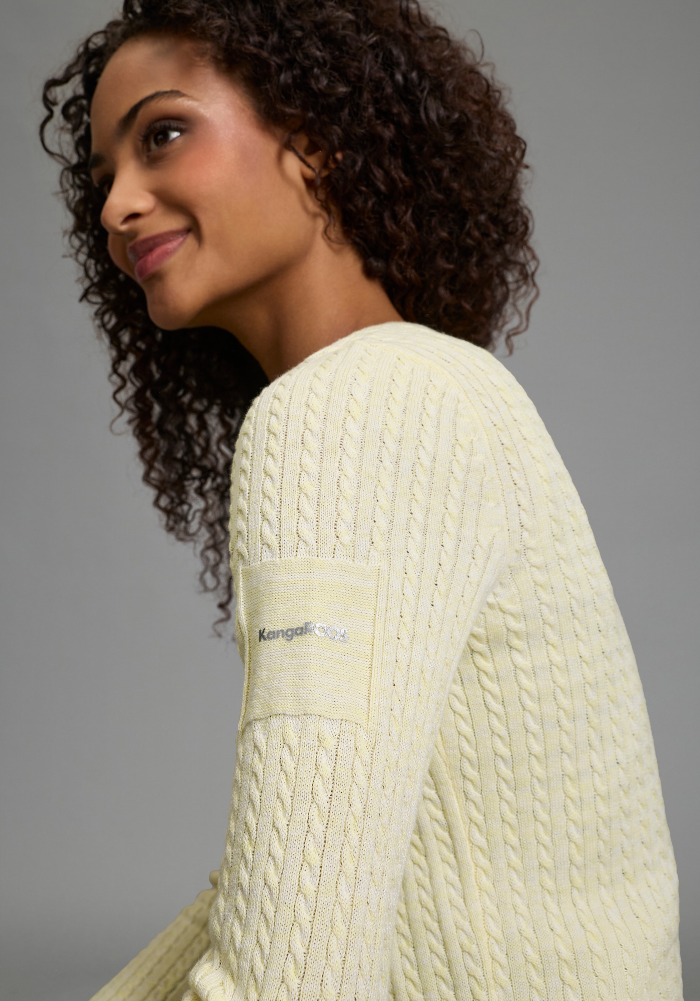 KangaROOS Strickjacke Strickjacke mit Zopfmuster in mélange Optik - NEUE-KOLLEKTION