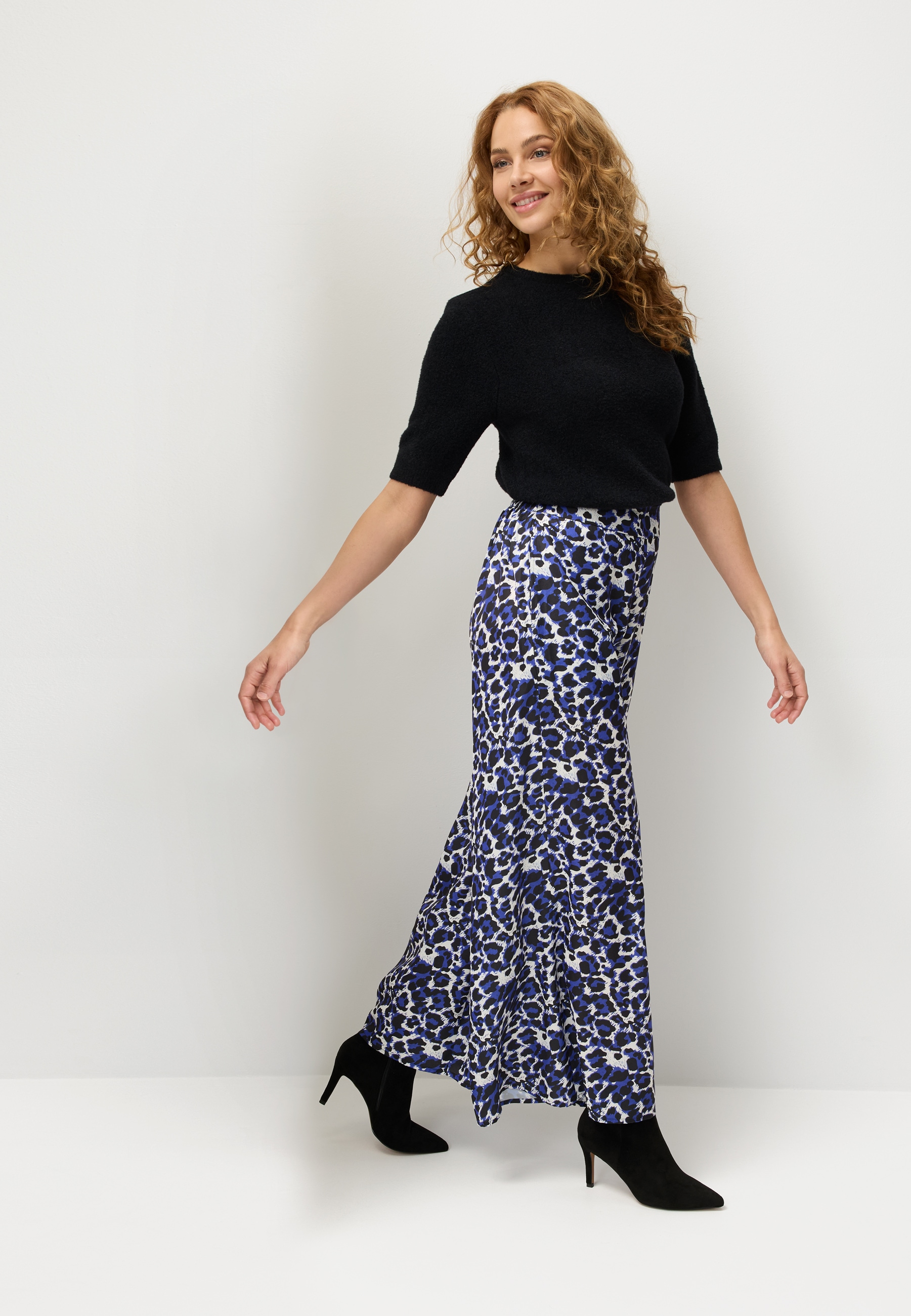 LASCANA High-Heel-Stiefelette, in spitzer Form & Pfennigabsatz, Reißverschluss Stiefel VEGAN