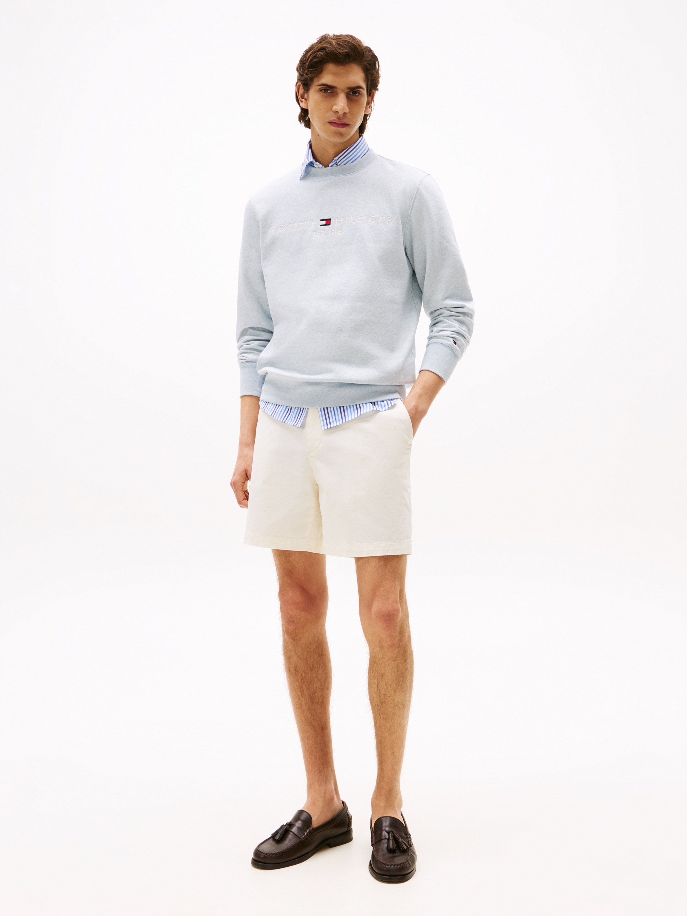 Tommy Hilfiger Sweatshirt »TOMMY LOGO SWEATSHIRT mit Rundhals und Stickerei«, unifarben, casual, regular fit, Baumwollmix, Rundhals
