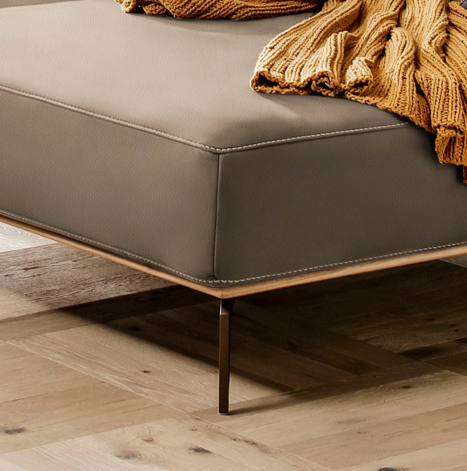 W.SCHILLIG Ecksofa »run, Designsofa mit tollem Sitzkomfort, bequem, L-Form«, mit Holzsockel, Füße in Bronze pulverbeschichtet, Breite 319 cm