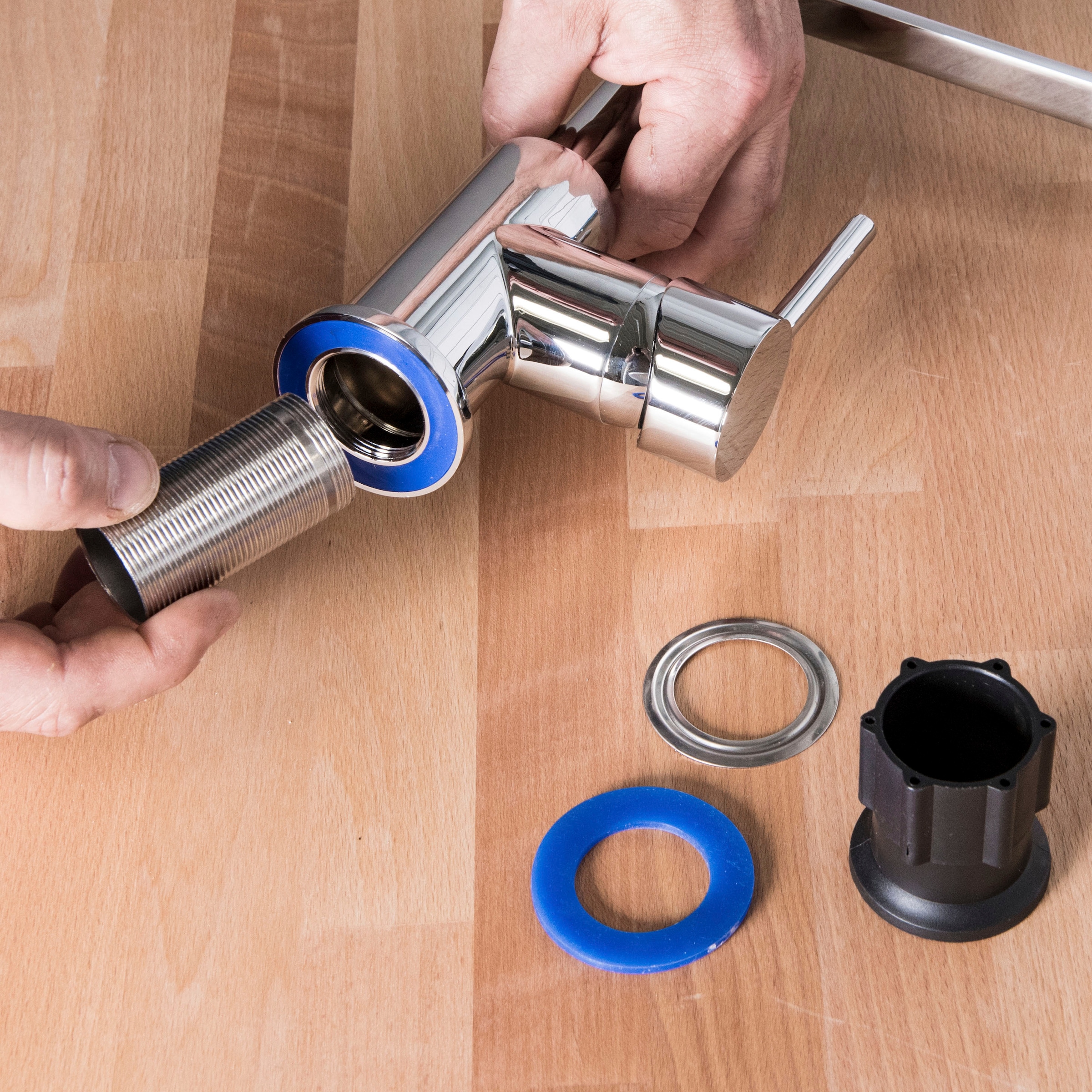 CORNAT Spültischarmatur »Druckgusskörper, chrom - 360° schwenkbarer Silikon-Auslauf« Mit Brause-Arretierung/ Hochdruck-Armatur/ Küchenarmatur /Wasserhahn