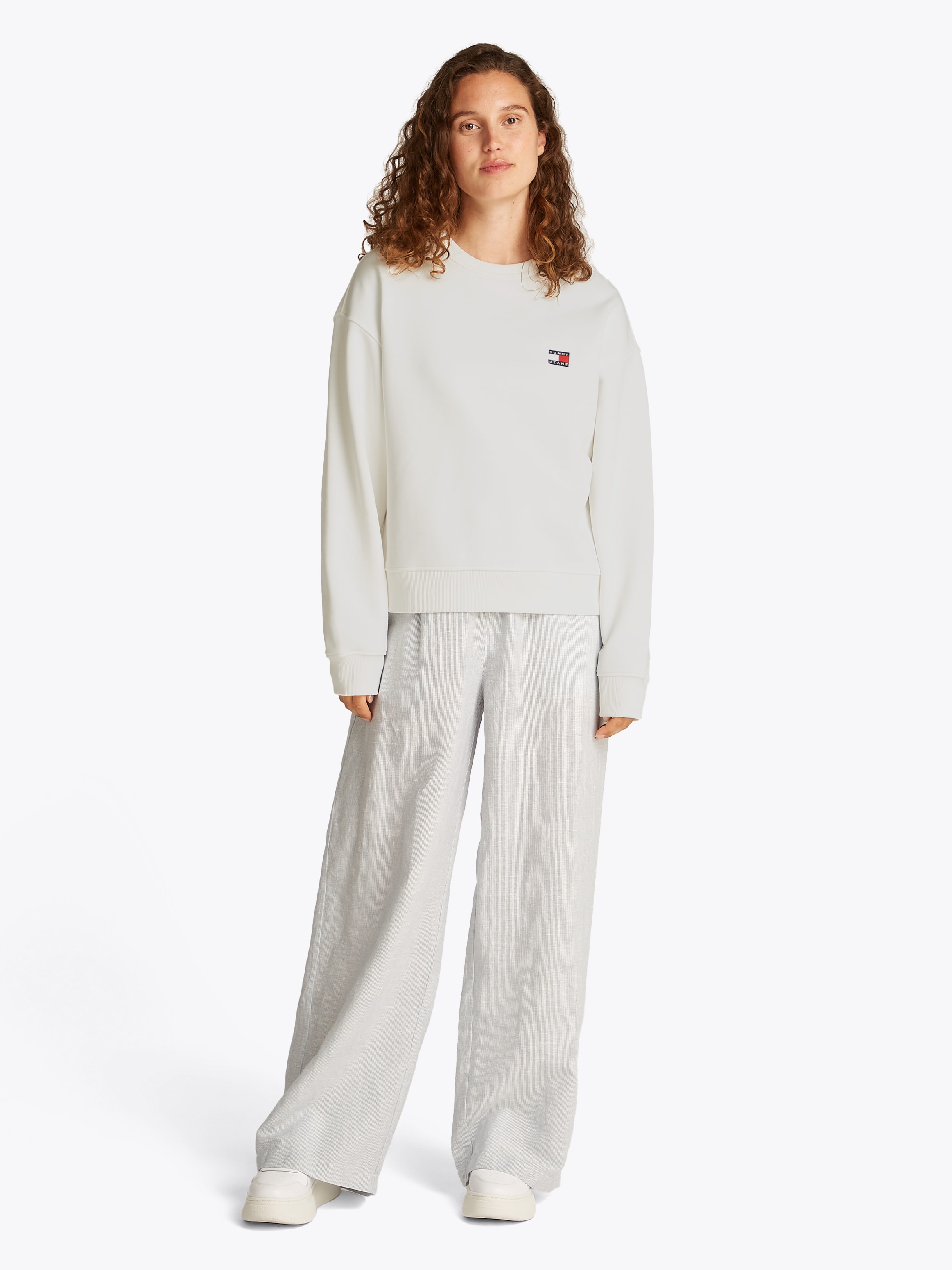Tommy Jeans Sweatshirt »TJW BXY BADGE CREW«, mit Logo-Badge