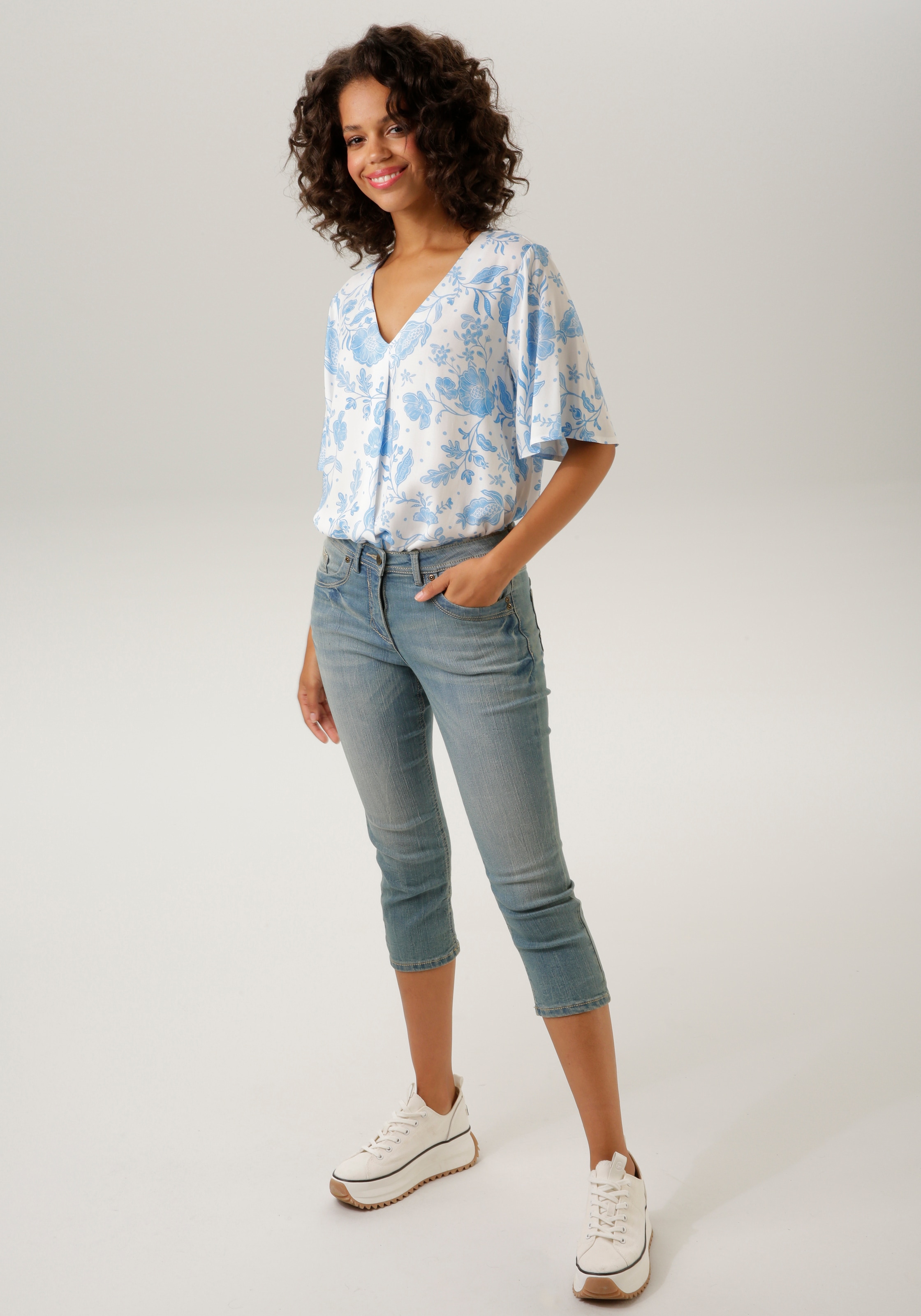 Aniston CASUAL Schlupfbluse, mit großflächigem Blumendruck