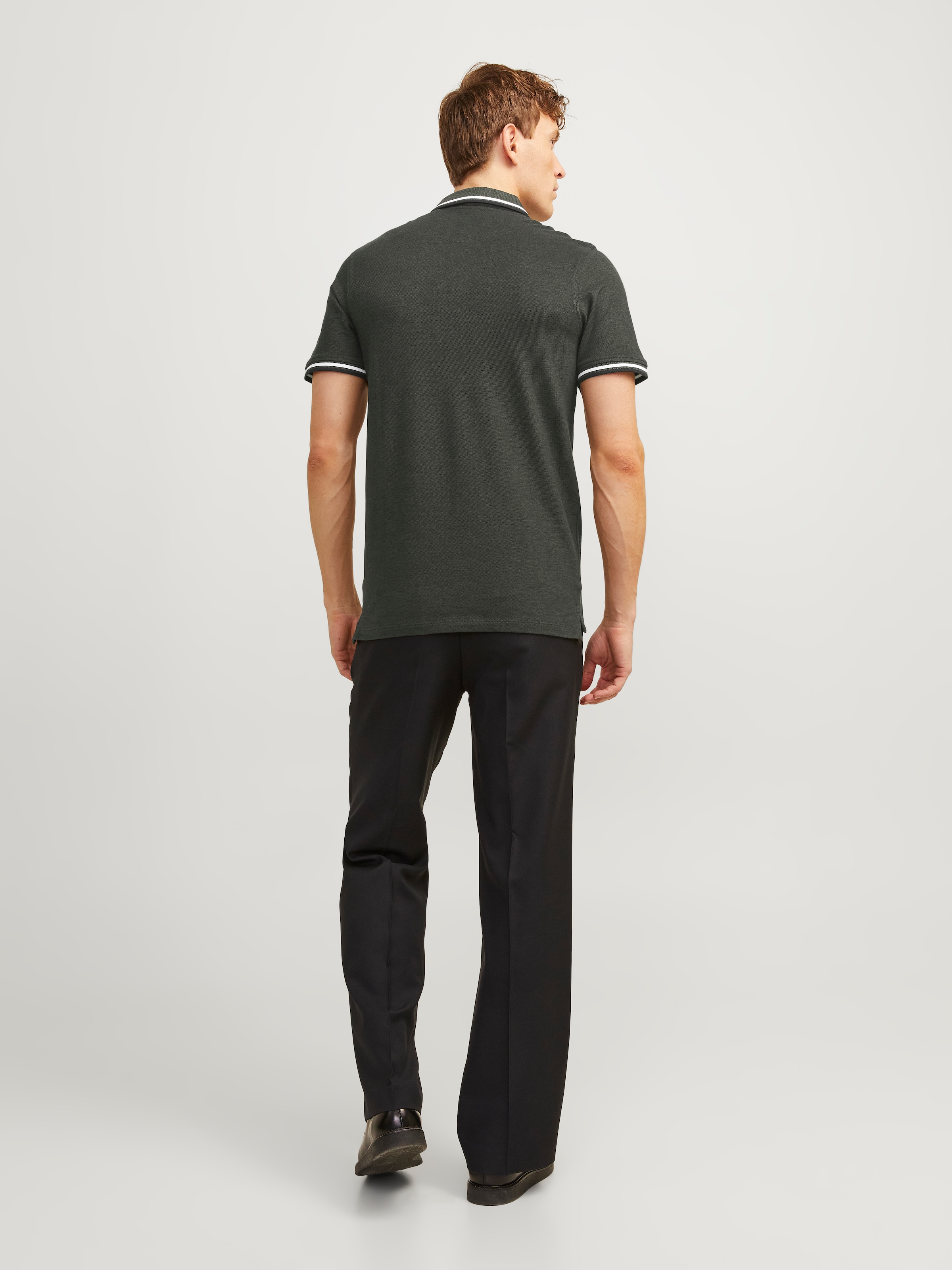 Jack & Jones Poloshirt »JJEPAULOS  Poloshirt mit klassischem Kragen und figurbetonter Form« Logostickerei, modisch, schmal, Baumwolle, Polokragen