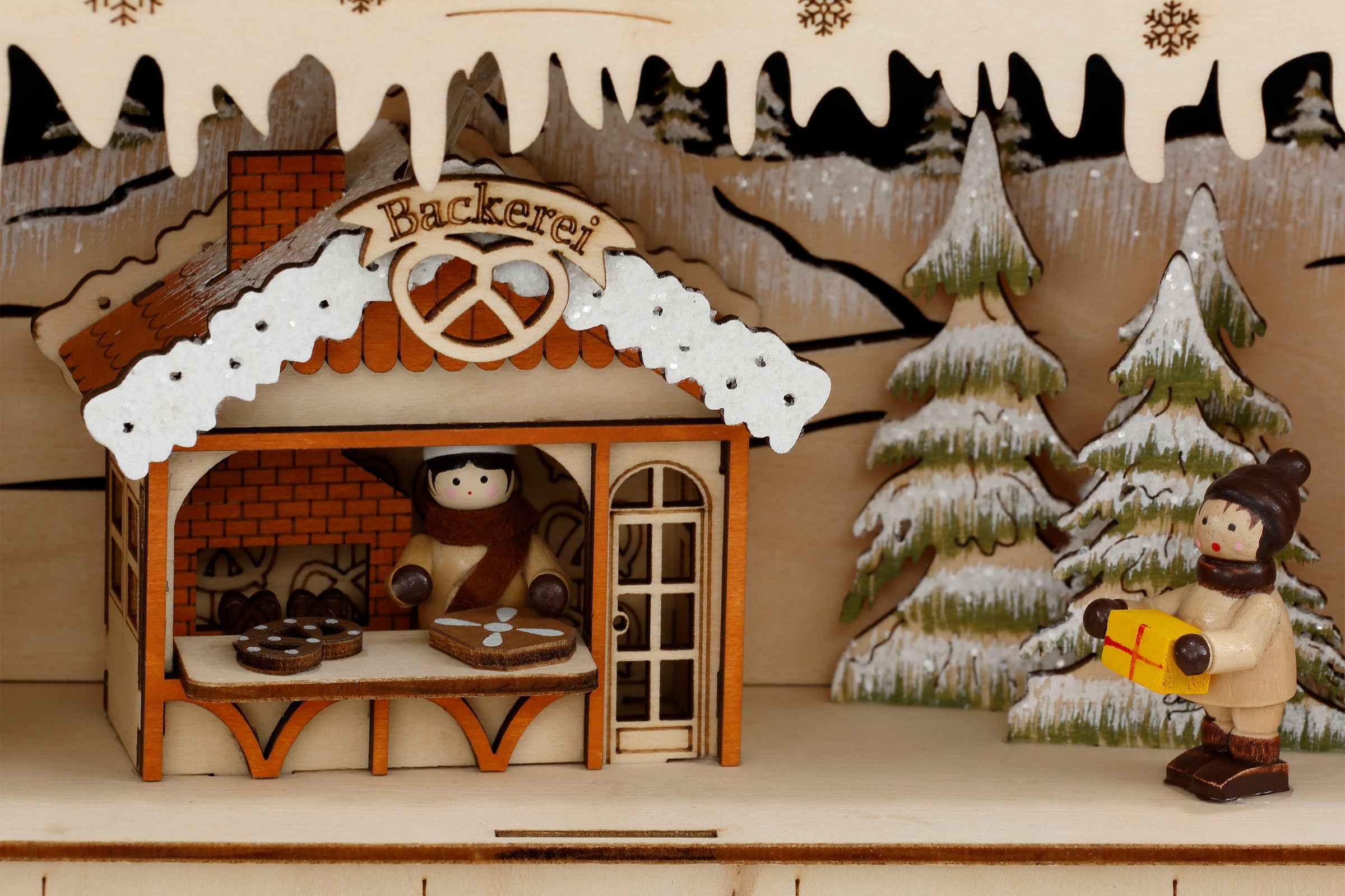 OTTO home LED Schwibbogen »Deniz, mit Musikwerk« 1 Stk. aus Holz mit LED Beleuchtung und bewegender Pyramide, Dorf im Gebirge