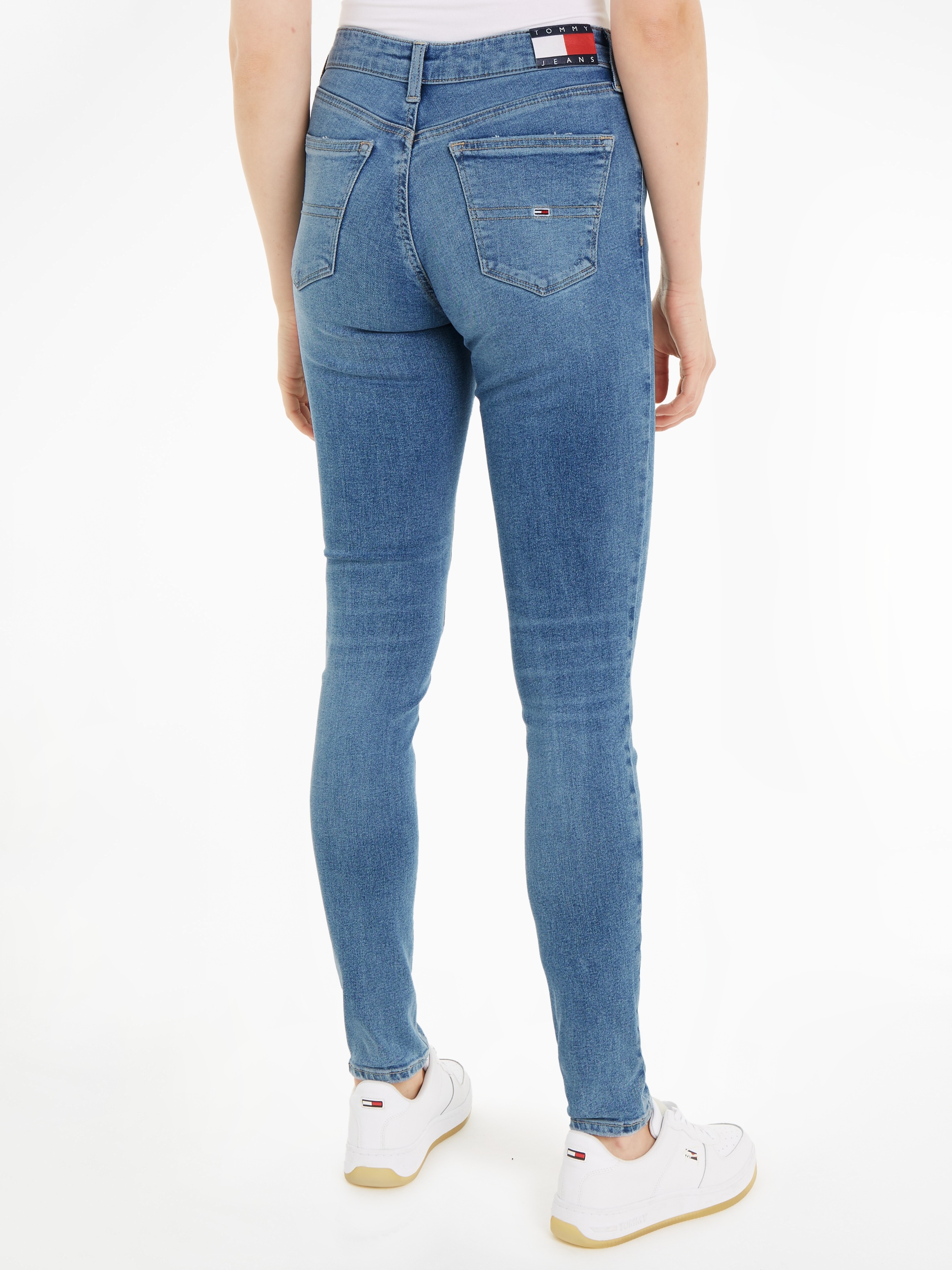 Tommy Jeans Skinny-fit-Jeans »Nora Mid Rise Skinny Fit«, mit Tommy Jeans Markenlabel & Badge