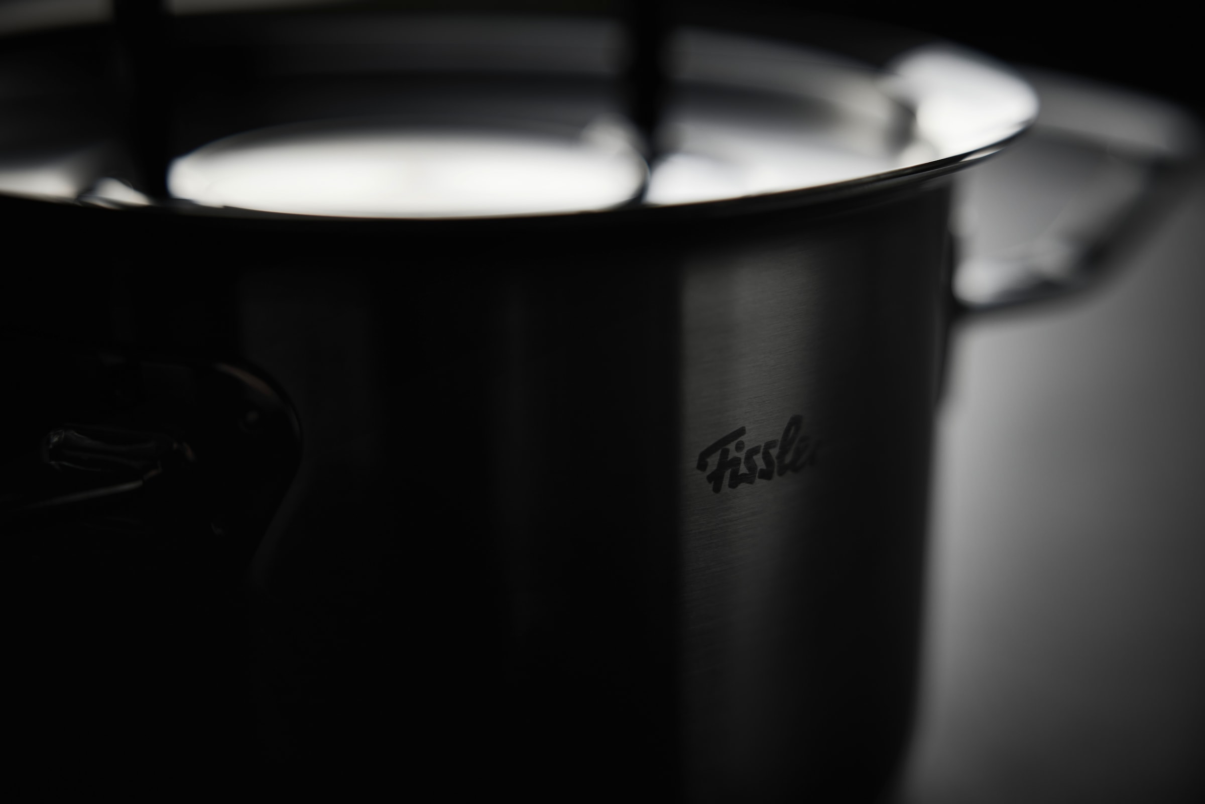 Fissler Topf-Set »Original-Profi Collection ShadowLine« Set, 3 Kochtöpfe mit Metalldeckel, 1 Servierpfanne, 1 Stielkasserolle, 8 Stk. tlg. Edelstahl 18/10