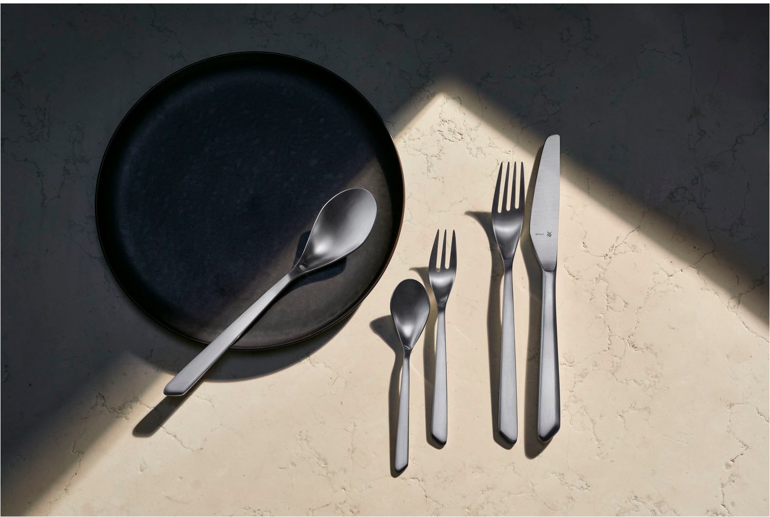 WMF Besteck-Set »Neo in natürlicher Optik, ergonomische Haptik, Wellenschliff-Messer« spülmaschinengeeignet, optimale Schärfe, hochwertiger Besteckkasten