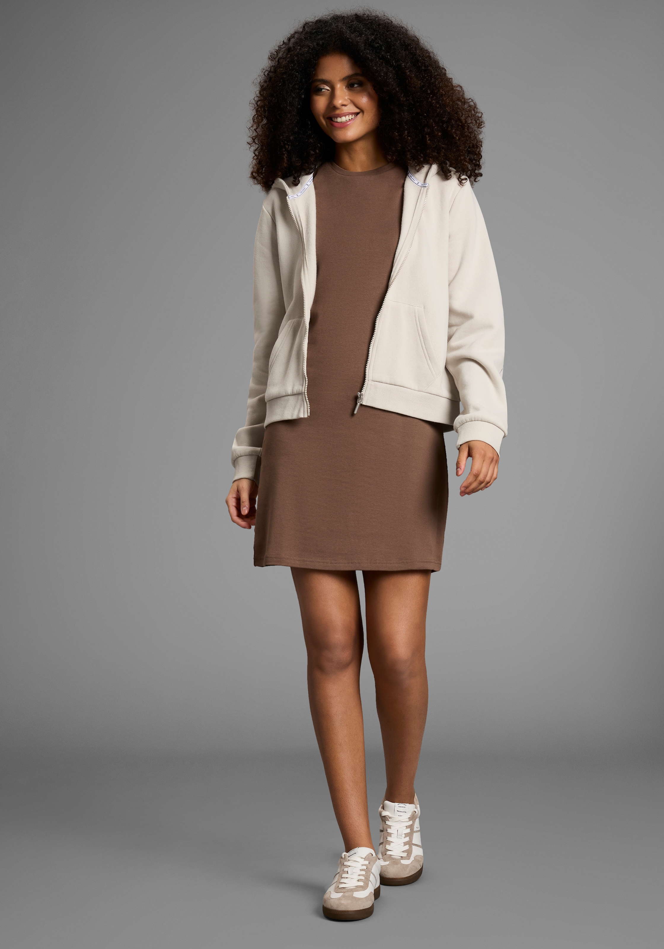 DELMAO Kapuzensweatjacke mit Reißverschluss, Kapuze & Kängurutasche