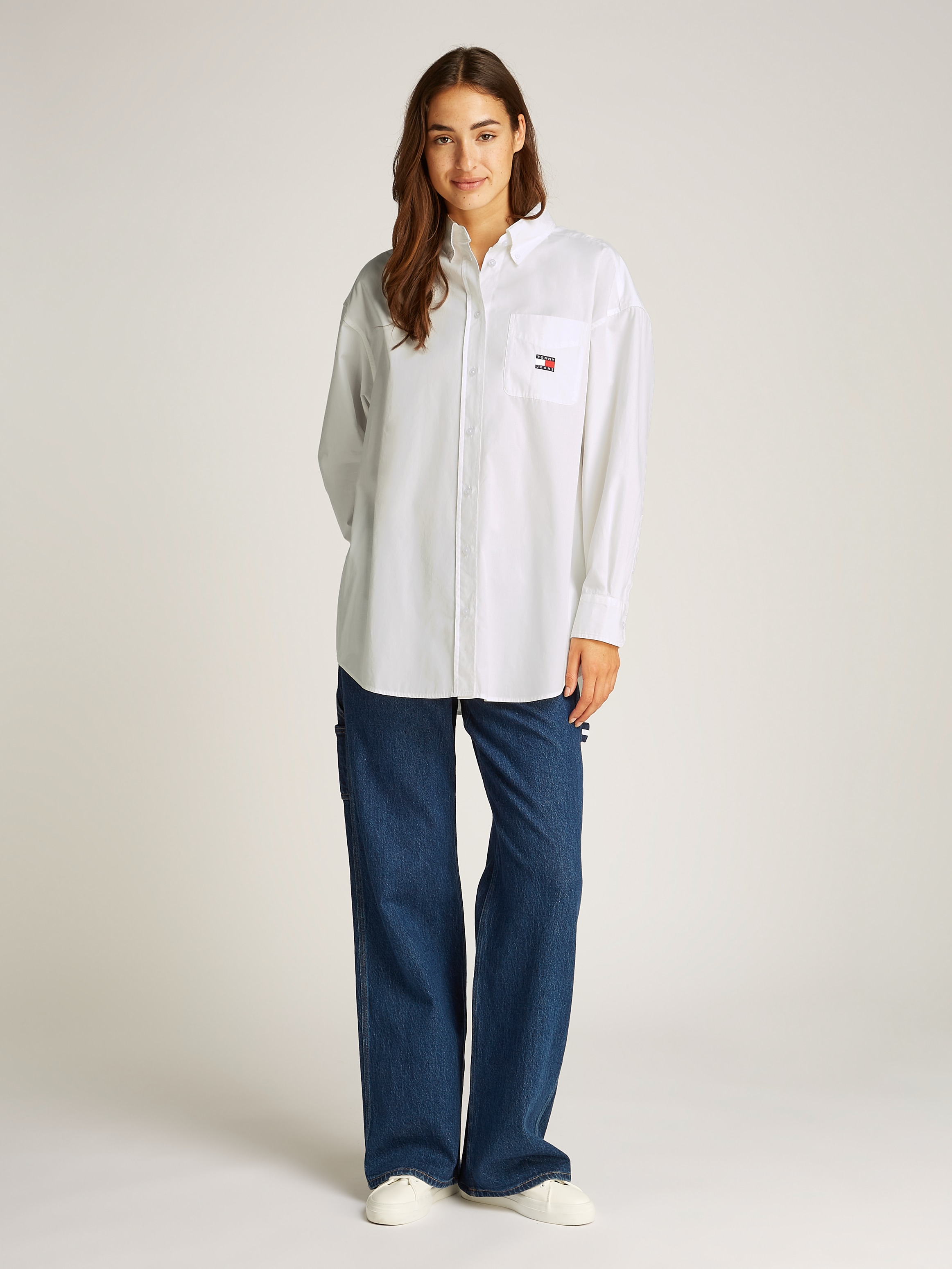 Tommy Jeans Curve Hemdbluse »TJW OVS BADGE POPLIN SHIRT EXT«, in Großen Größen, Popeline, Langarm, Badge