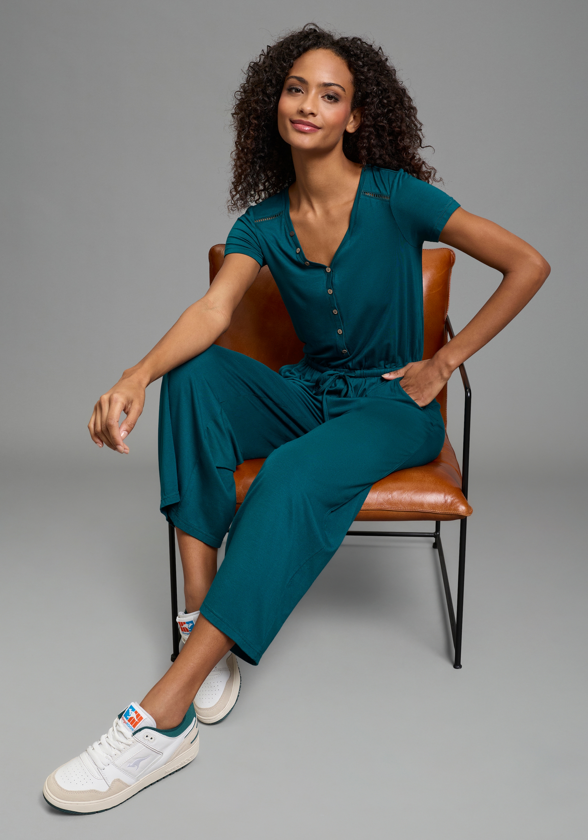 KangaROOS Culotte-Overall wadenlanges Jersey-Kleid, figurumspielende Passform, Kurzarm-Design