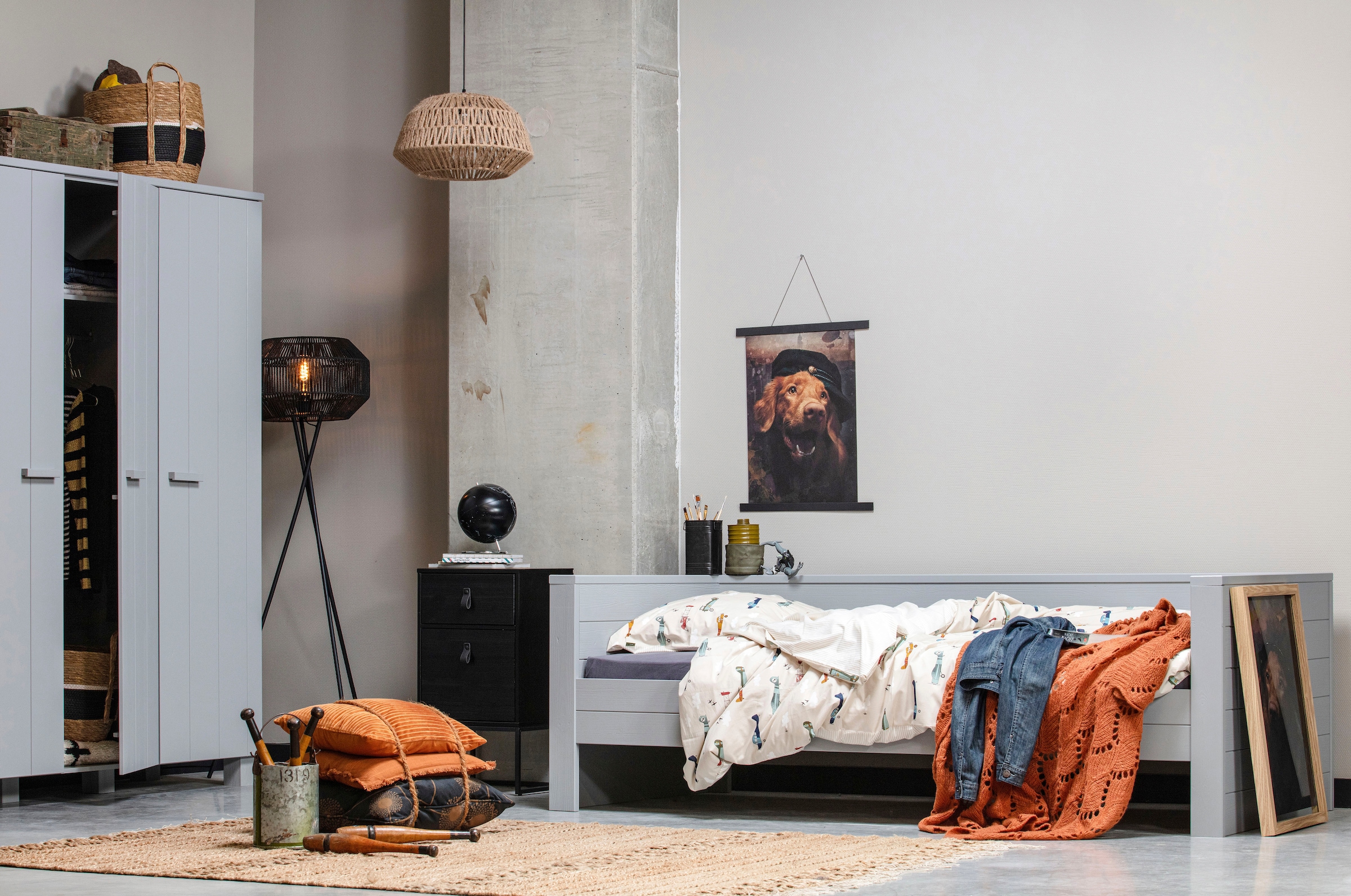 WOOOD Kleiderschrank »Dennis mit gebürsteter Oberfläche (3-türig)« FSC® Massivkiefer, gebürstet, Hang- und Legbereich