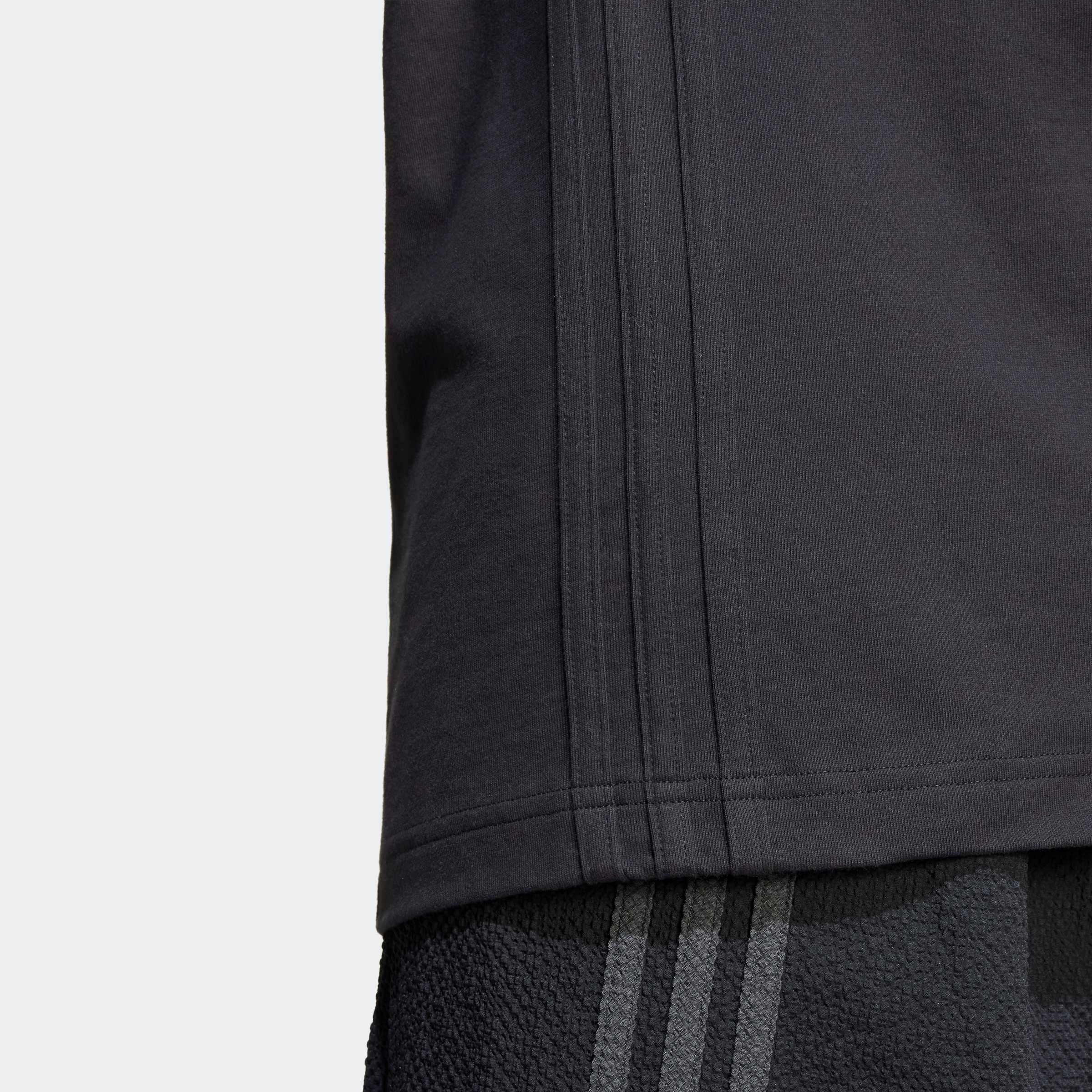 adidas Originals T-Shirt »FRONT 3-STREIFEN« mit V-Ausschnitt, seitlich versetzte 3-Streifen, aus 100 % Baumwolle