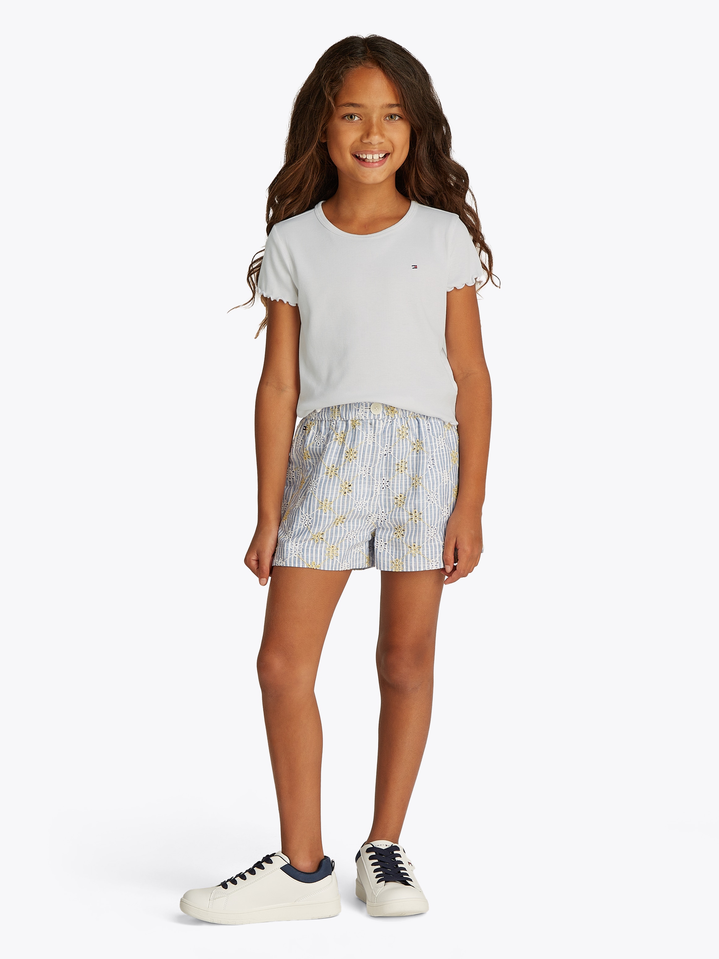 Tommy Hilfiger T-Shirt »ESSENTIAL RIB TOP SS«, mit Babylock-Kanten, mit Logostickerei