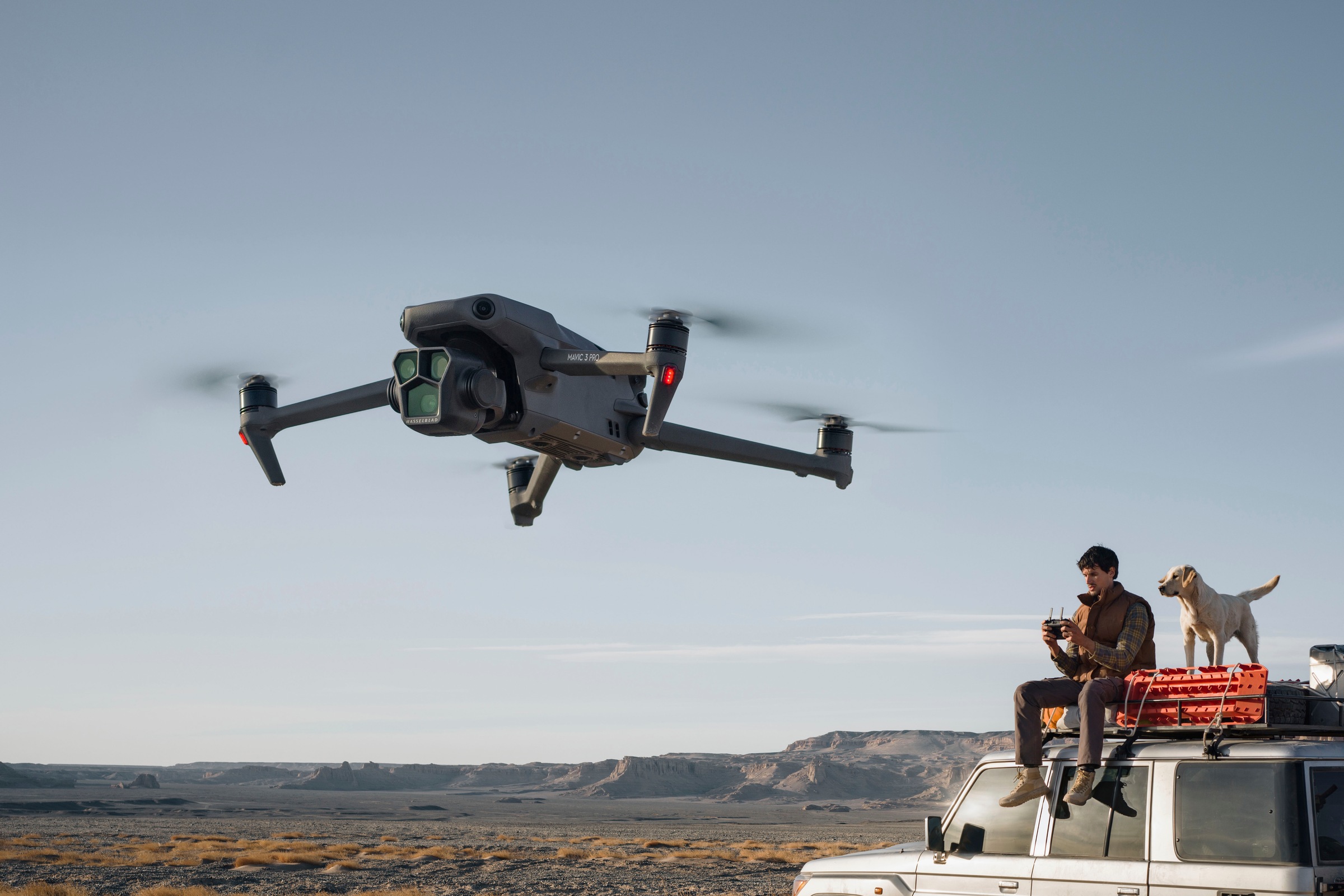 DJI Drohne »DJI Mavic 3 Pro Cine Premium«, (DJI RC Pro Fernsteuerung, 1TB SSD, 3 Akkus und Ladestation)