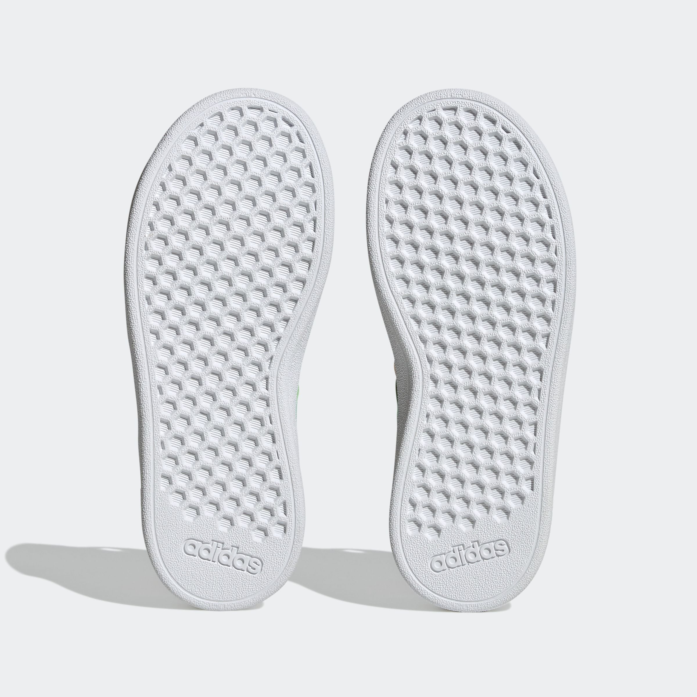 adidas Sportswear Klettschuh »GRAND COURT COURT ELASTIC LACE AND TOP STRAP«, Design auf den Spuren des adidas Superstar